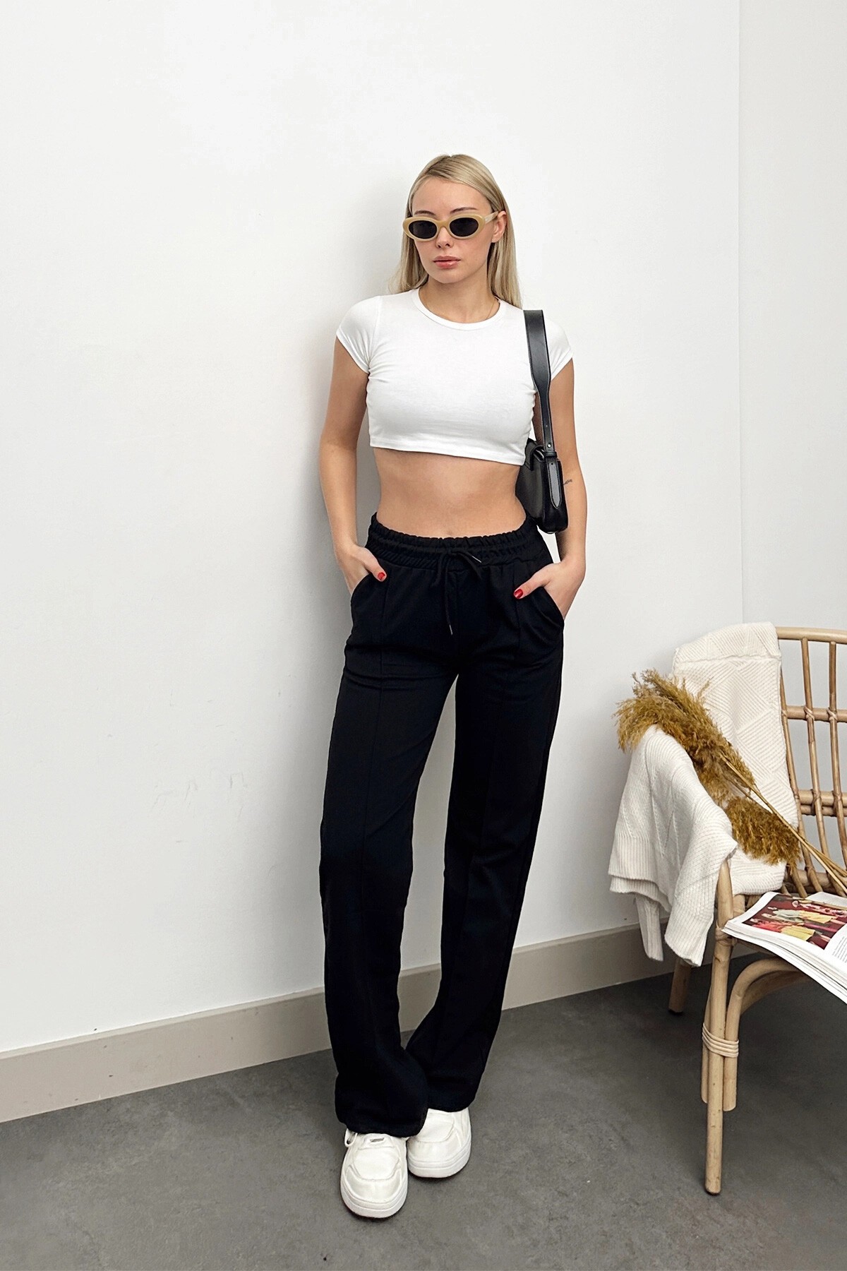 Siyah Yüksek Bel Önü Çimalı Bol Paça Çift Cepli Eşofman Altı