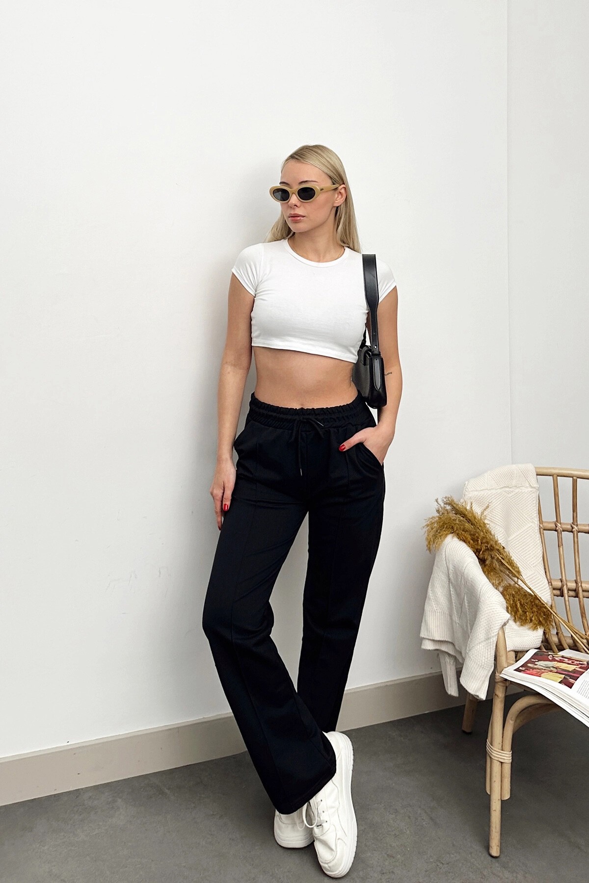 Siyah Yüksek Bel Önü Çimalı Bol Paça Çift Cepli Eşofman Altı