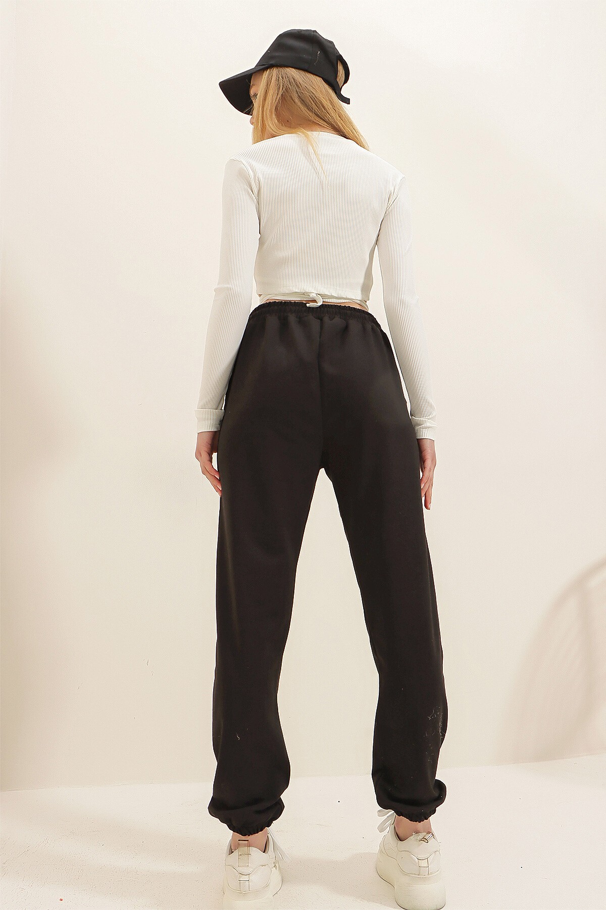 Siyah Yüksek Bel Yazı Baskılı Bol Paça Çift Cepli Eşofman Altı