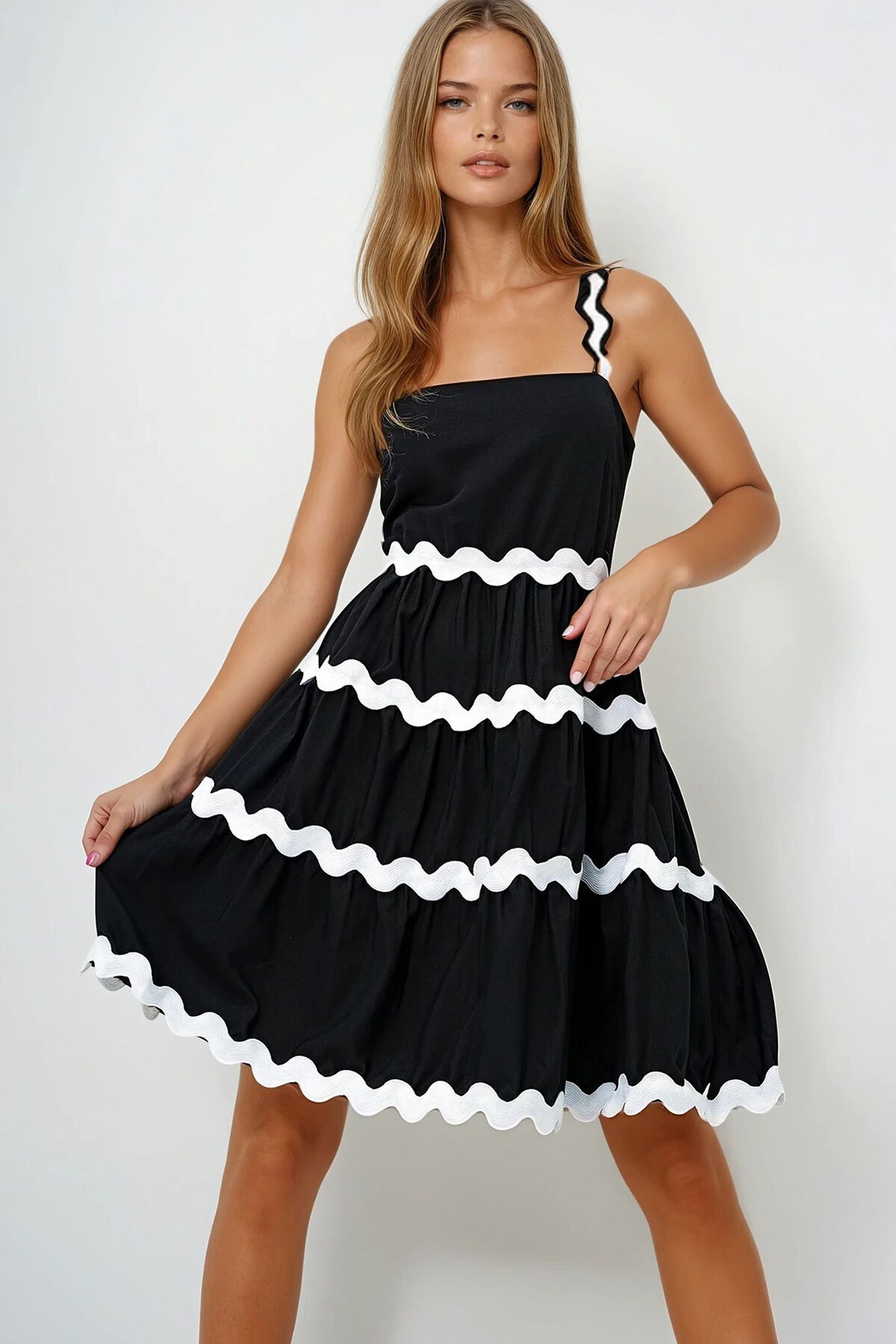 Siyah Zigzag Şerit Detaylı Gizli Fermuarlı Poplin Balon Elbise