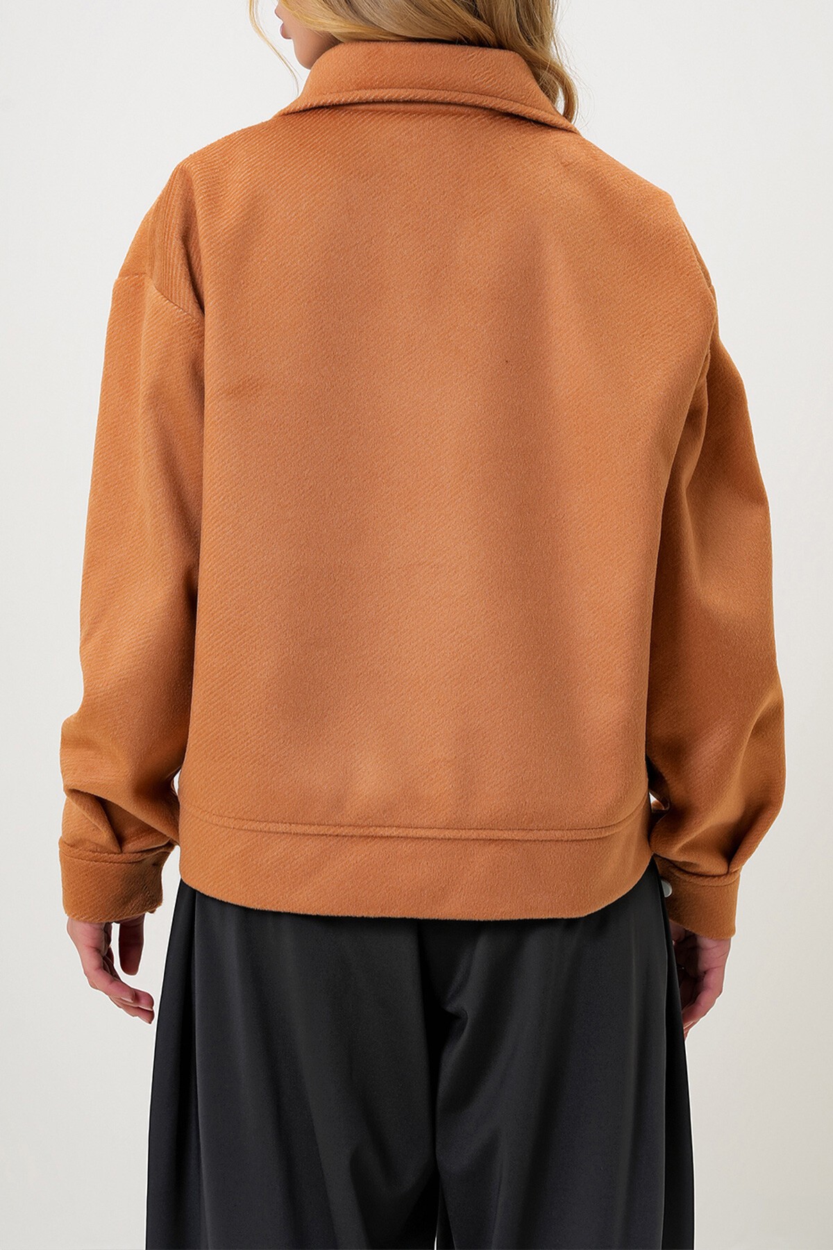 Taba İçi Astarlı Çift Cepli Kaşe Ceket