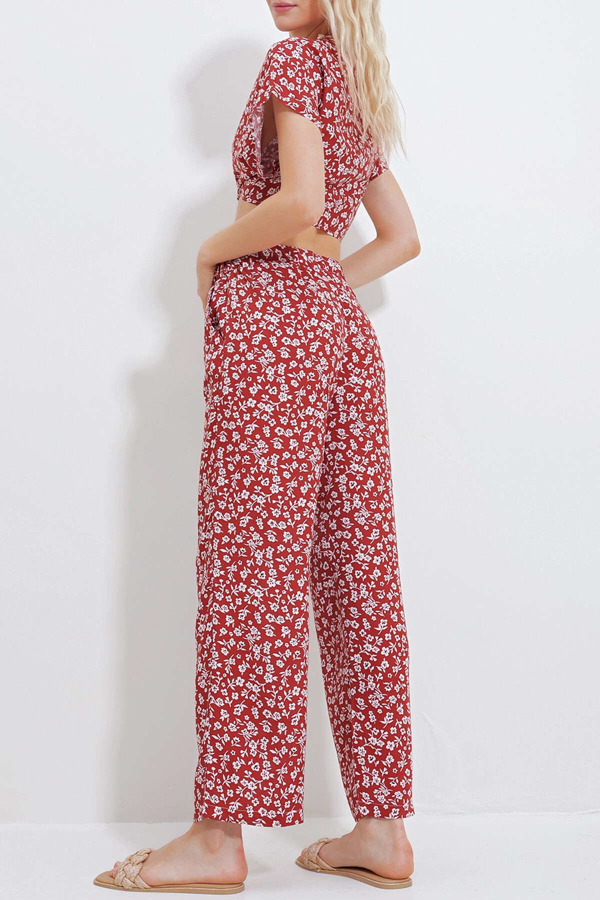 Tarçın Desenli Bağlamalı Crop Bluz Ve Cepli Pantolon Alt Üst Dokuma Takım