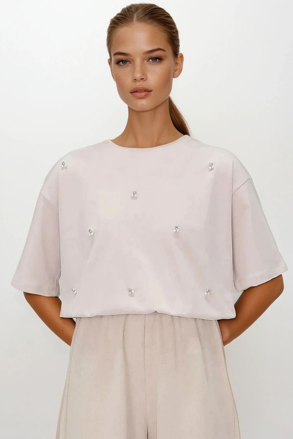 Taş Bisiklet Yaka Oversize İnci Ve Taş İşlemeli T-Shirt