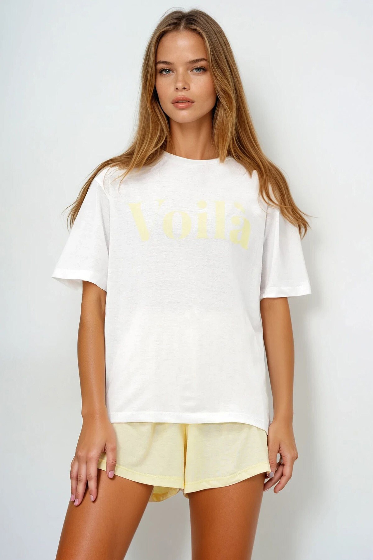 Tereyağı Sarısı Önü Yazı Baskılı Pamuklu Basic T Shırt Ve Şortlu Penye Alt Üst Takım