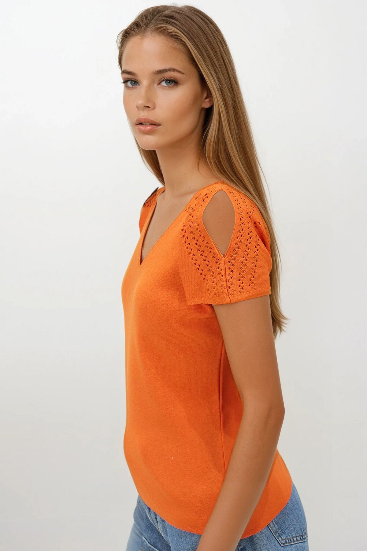 Turuncu Ajurlu Kolları Yırtmaç Detaylı Triko Bluz