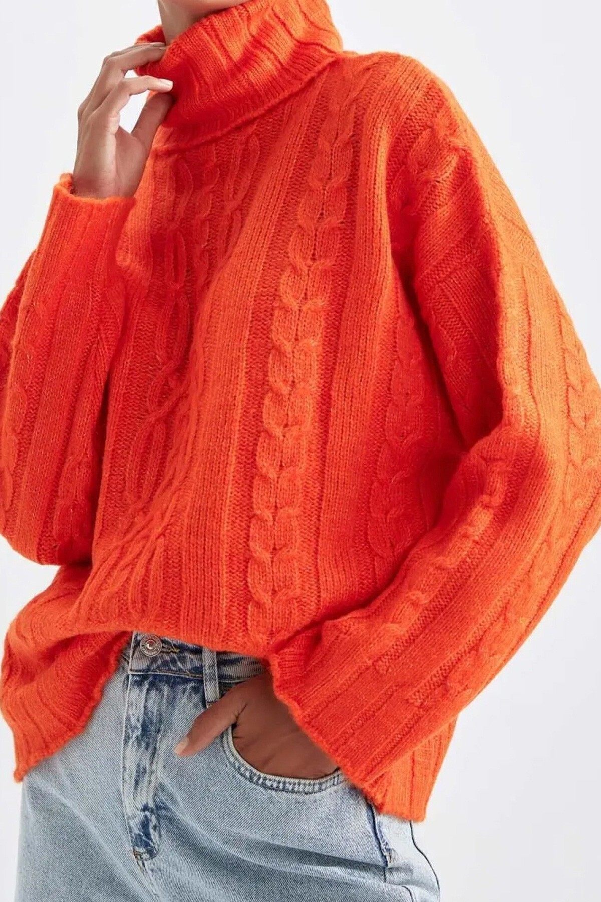 Turuncu Boğazlı Örgülü Triko Kazak