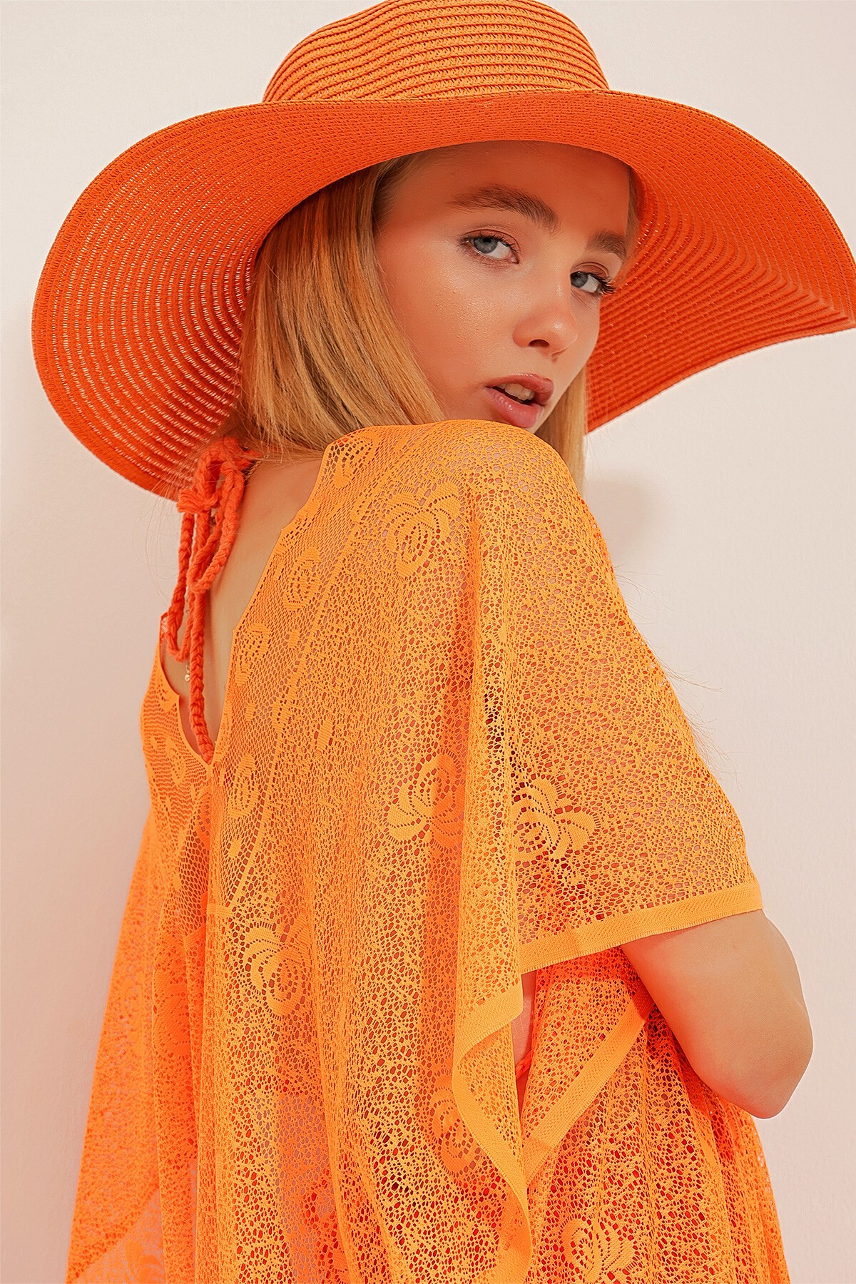 Turuncu Geniş Hasır Şapka