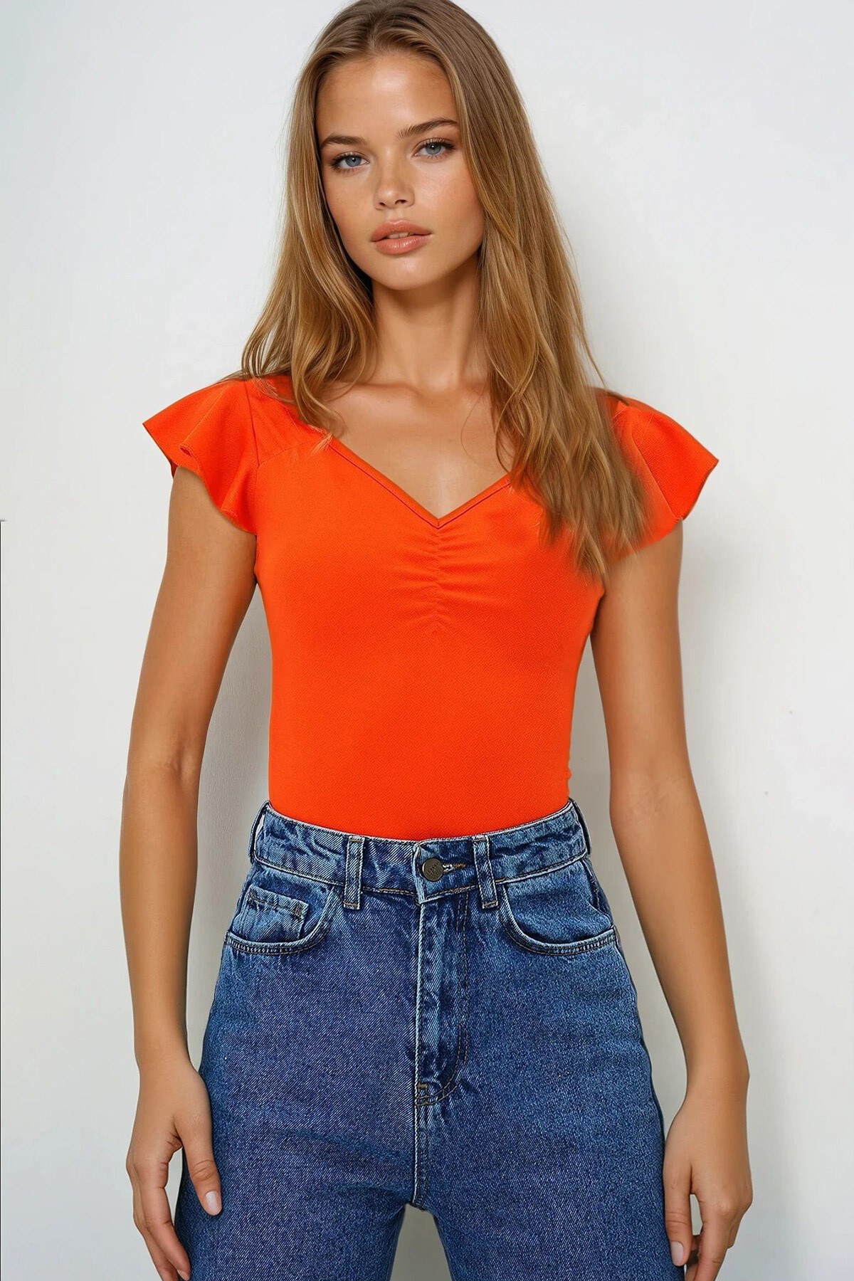 Turuncu Kalp Yaka Omuzları Fırfırlı Büzgü Detaylı Örme Krep Bluz