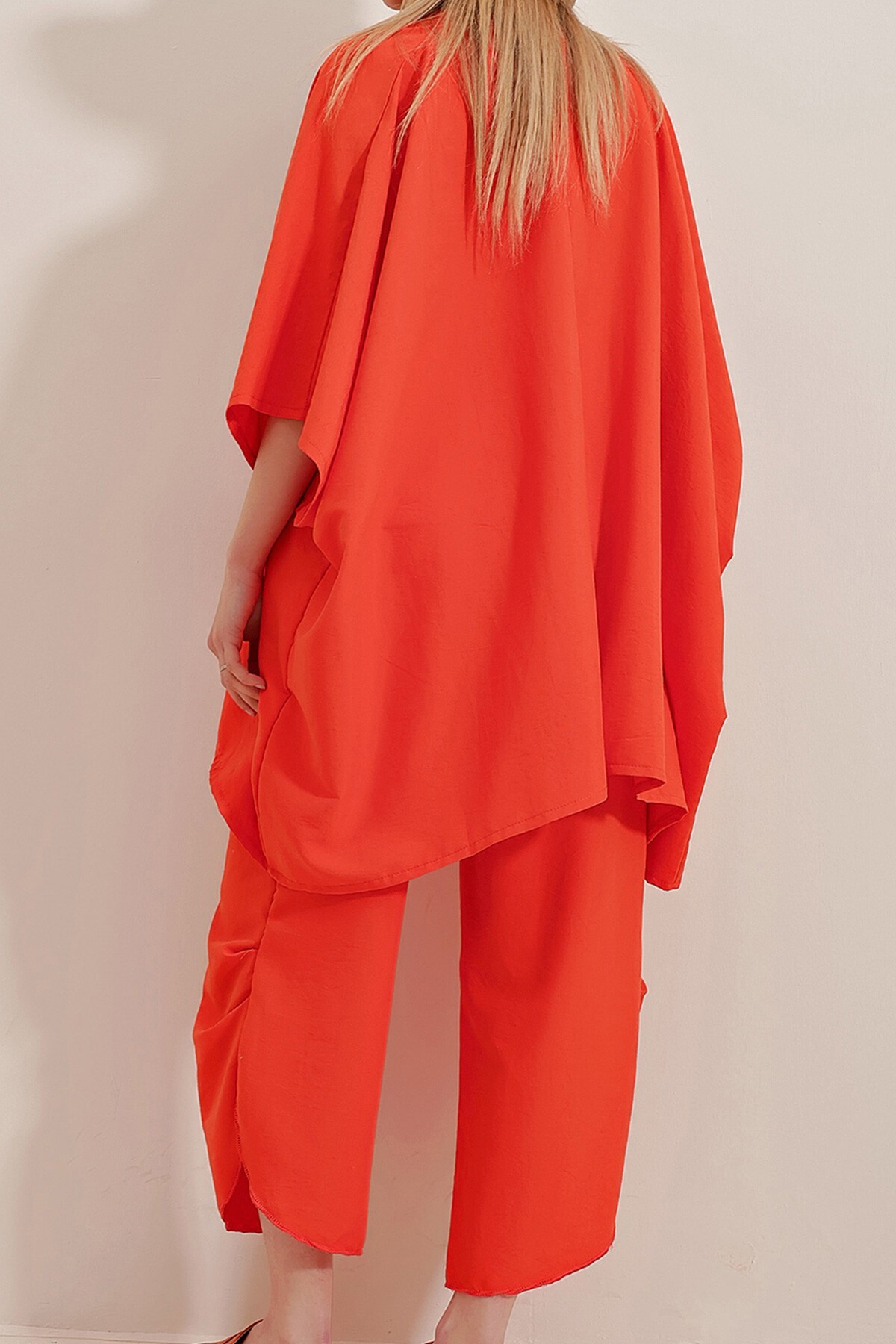 Turuncu Paçası Yırtmaçlı Kendinden Dokulu Pantolon Ve Ceket İkili Takım