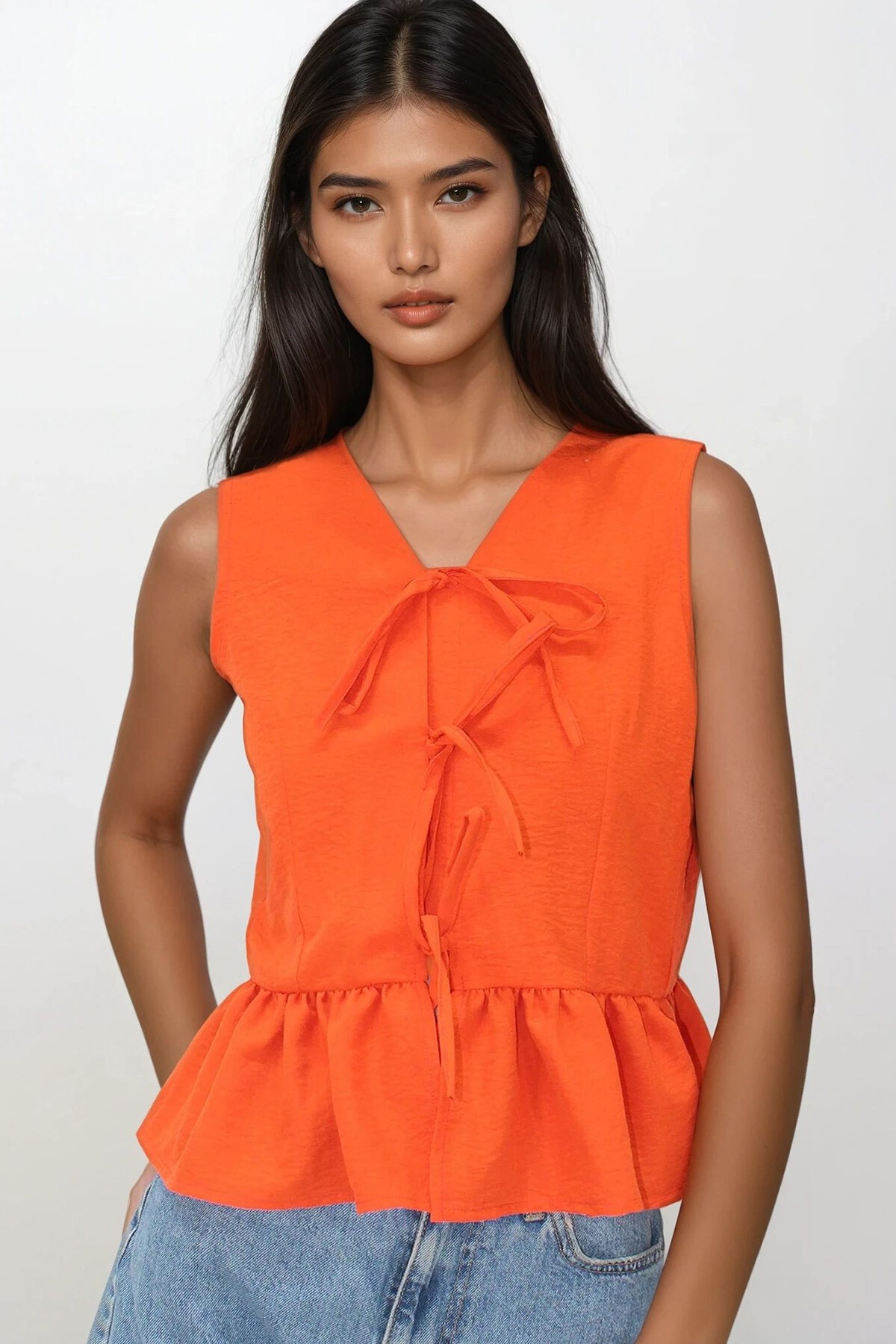 Turuncu V Yaka Fiyonk Detaylı Eteği Volanlı Aerobin Bluz