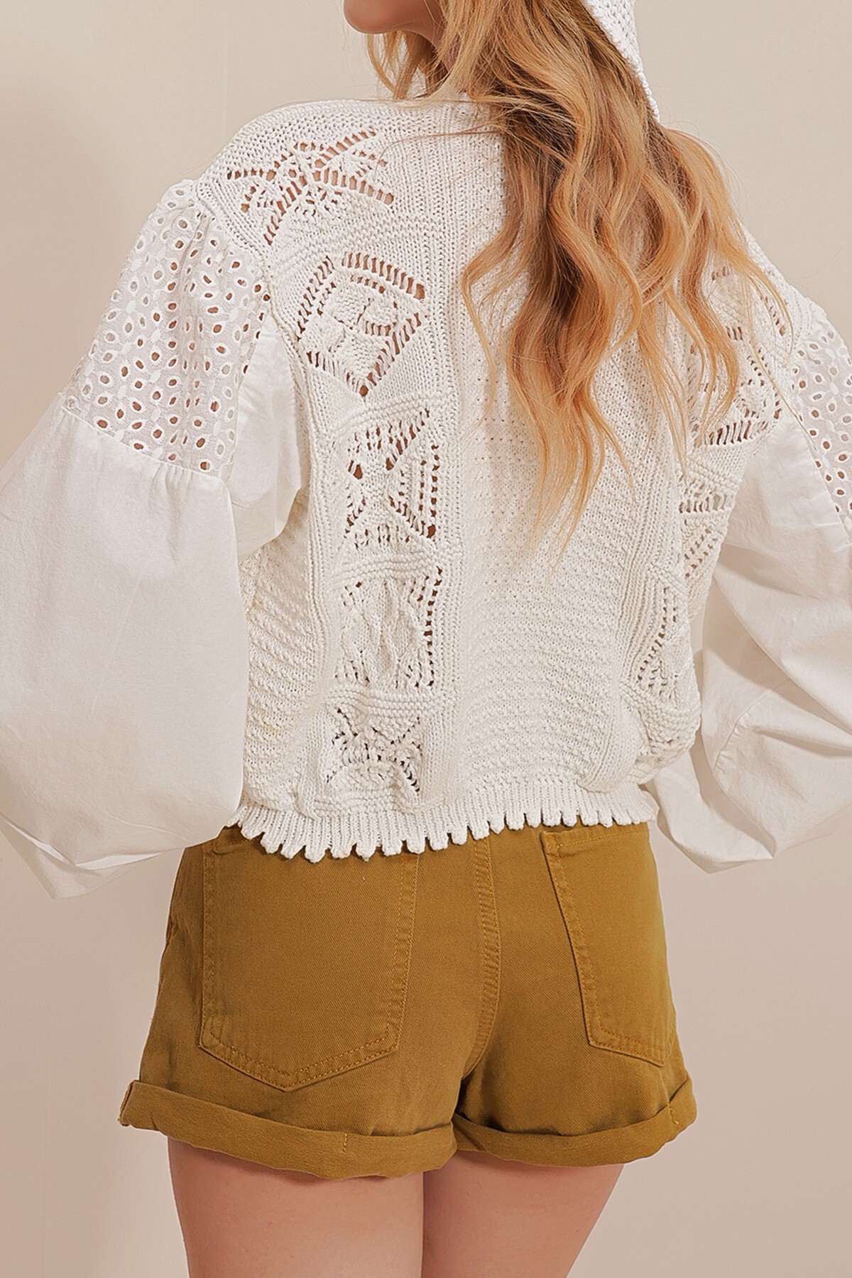 Vanilya Bisiklet Yaka Ajurlu Kolları Fistolu Crop Triko Hırka