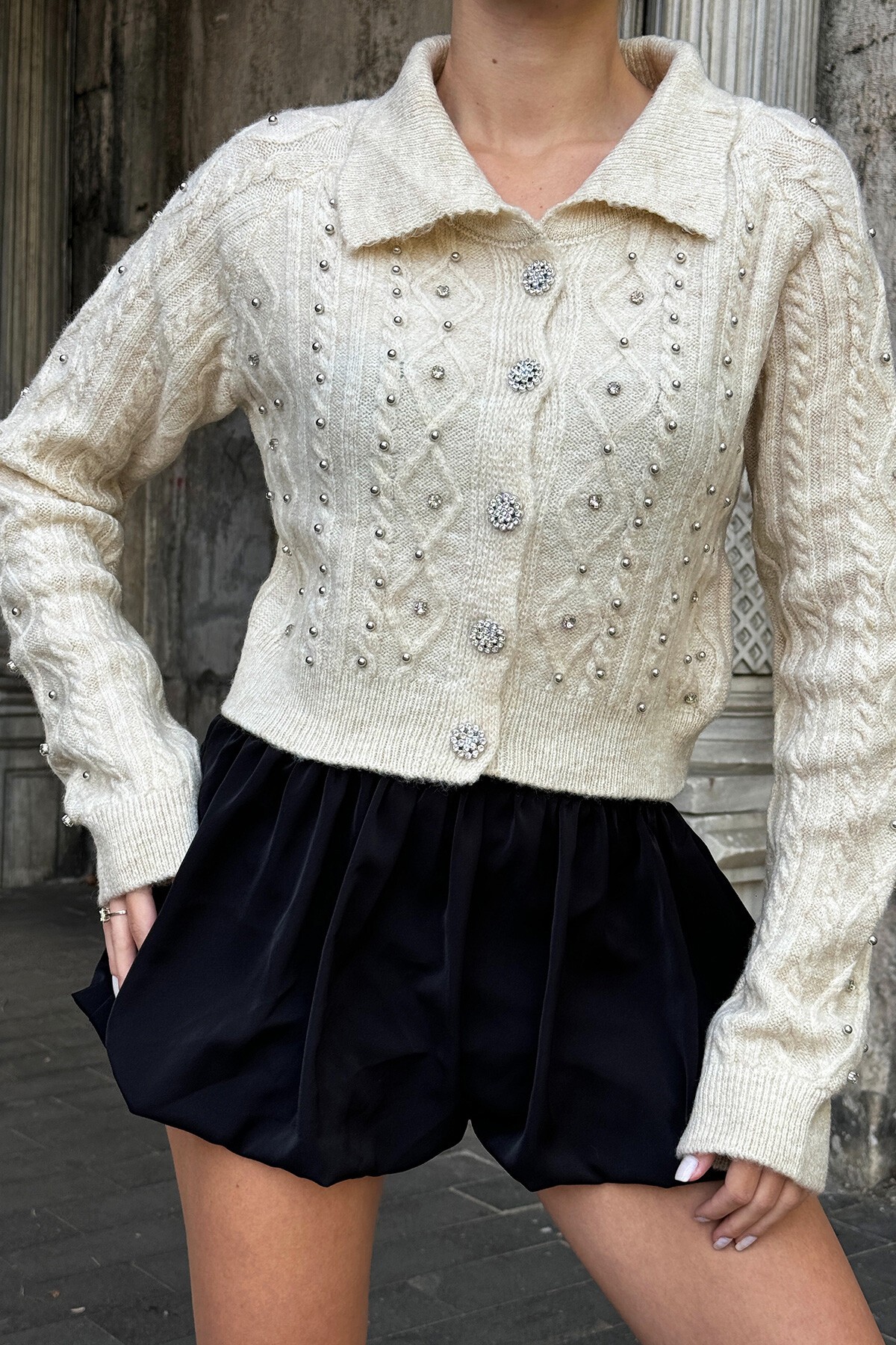 Vanilya İşlemeli Triko Hırka