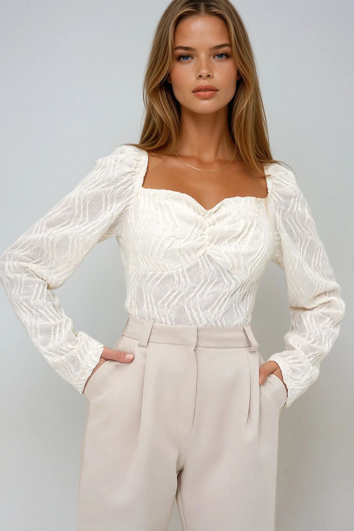 Vanilya Kare Yaka Önü Büzgülü Prenses Kol Desenli Bluz