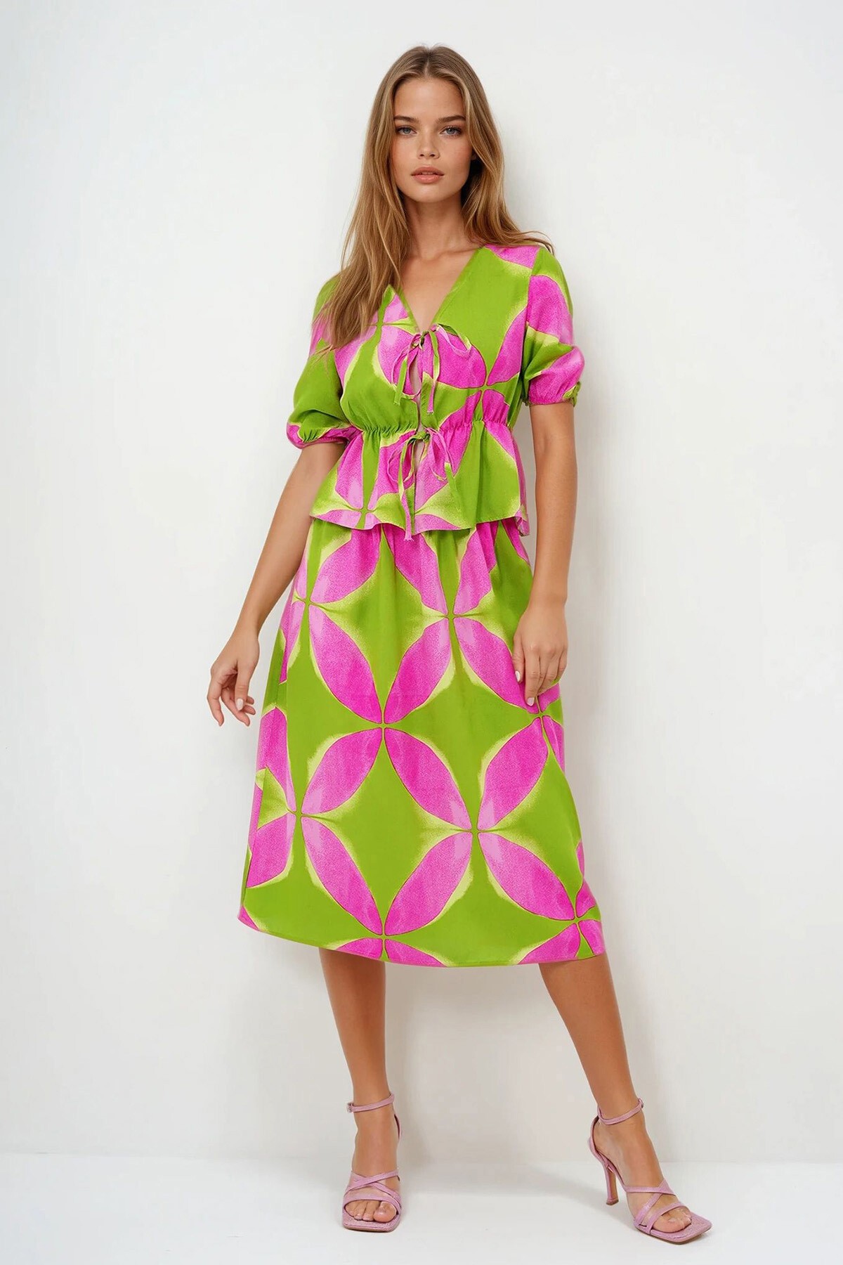 Yeşil Bağcık Detaylı Bluz Ve Etek Takım