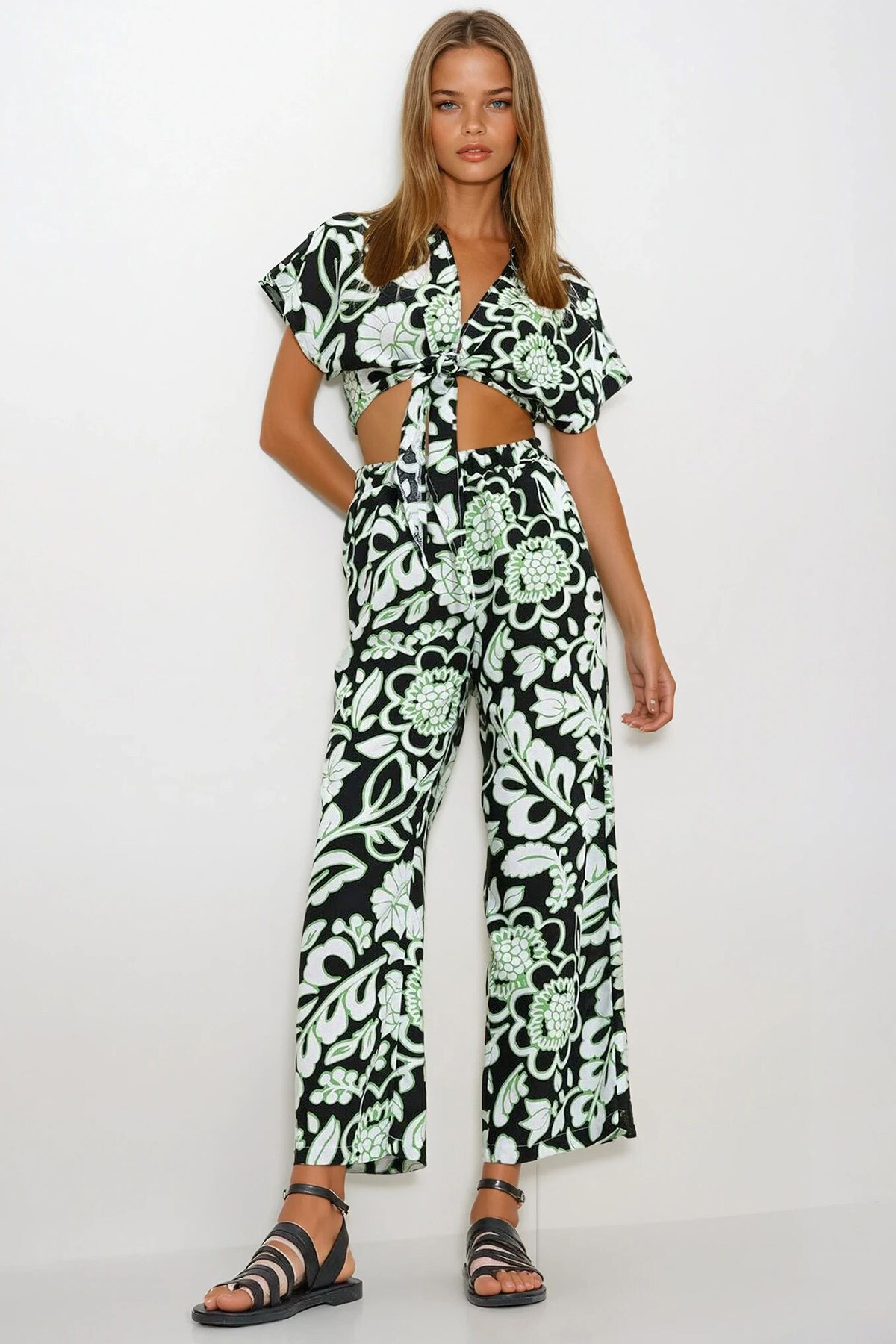 Yeşil Desenli Bağlamalı Crop Bluz Ve Cepli Pantolon Alt Üst Dokuma Takım