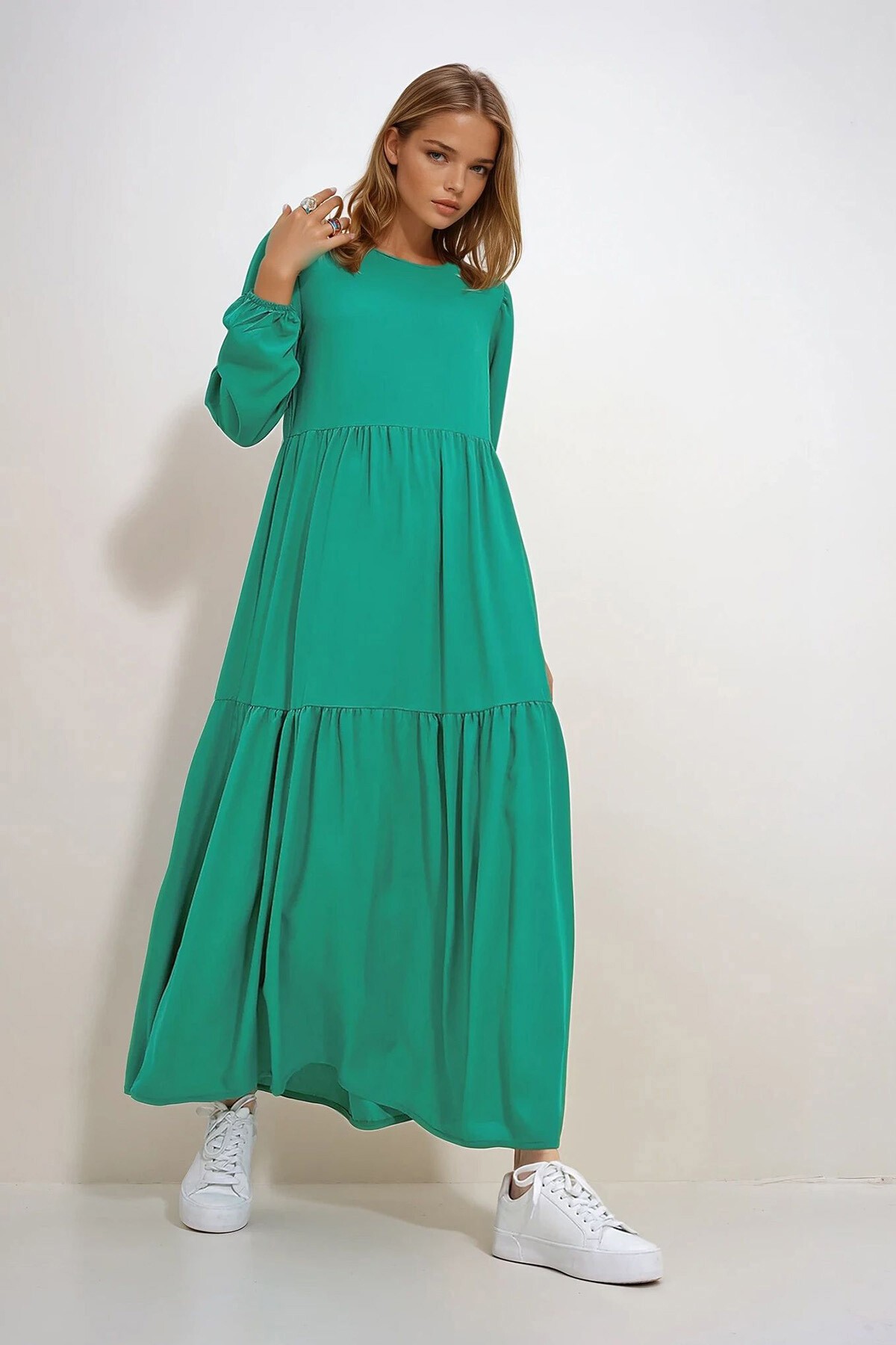 Yeşil Kayık Yaka Balon Kol Kat Kat Volanlı Beli Kuşaklı Dokuma Viskon Elbise