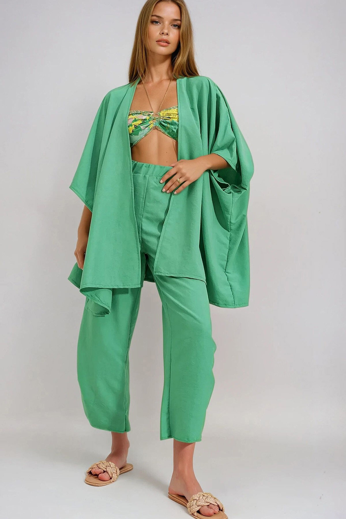 Yeşil Paçası Yırtmaçlı Kendinden Dokulu Pantolon Ve Ceket İkili Takım