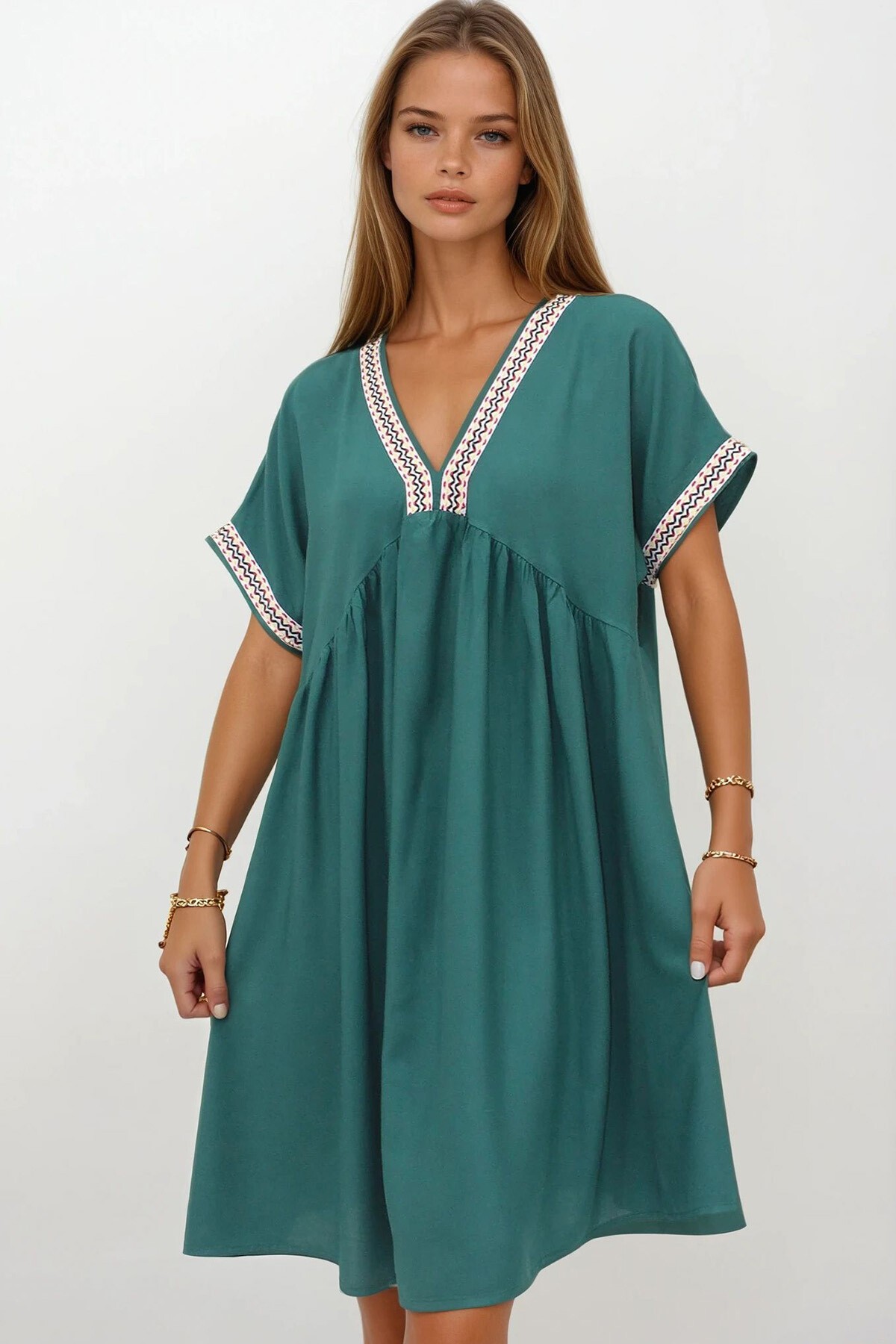Yeşil V Yaka Kısa Kollu Midi Boy Rahat Kesim Elbise