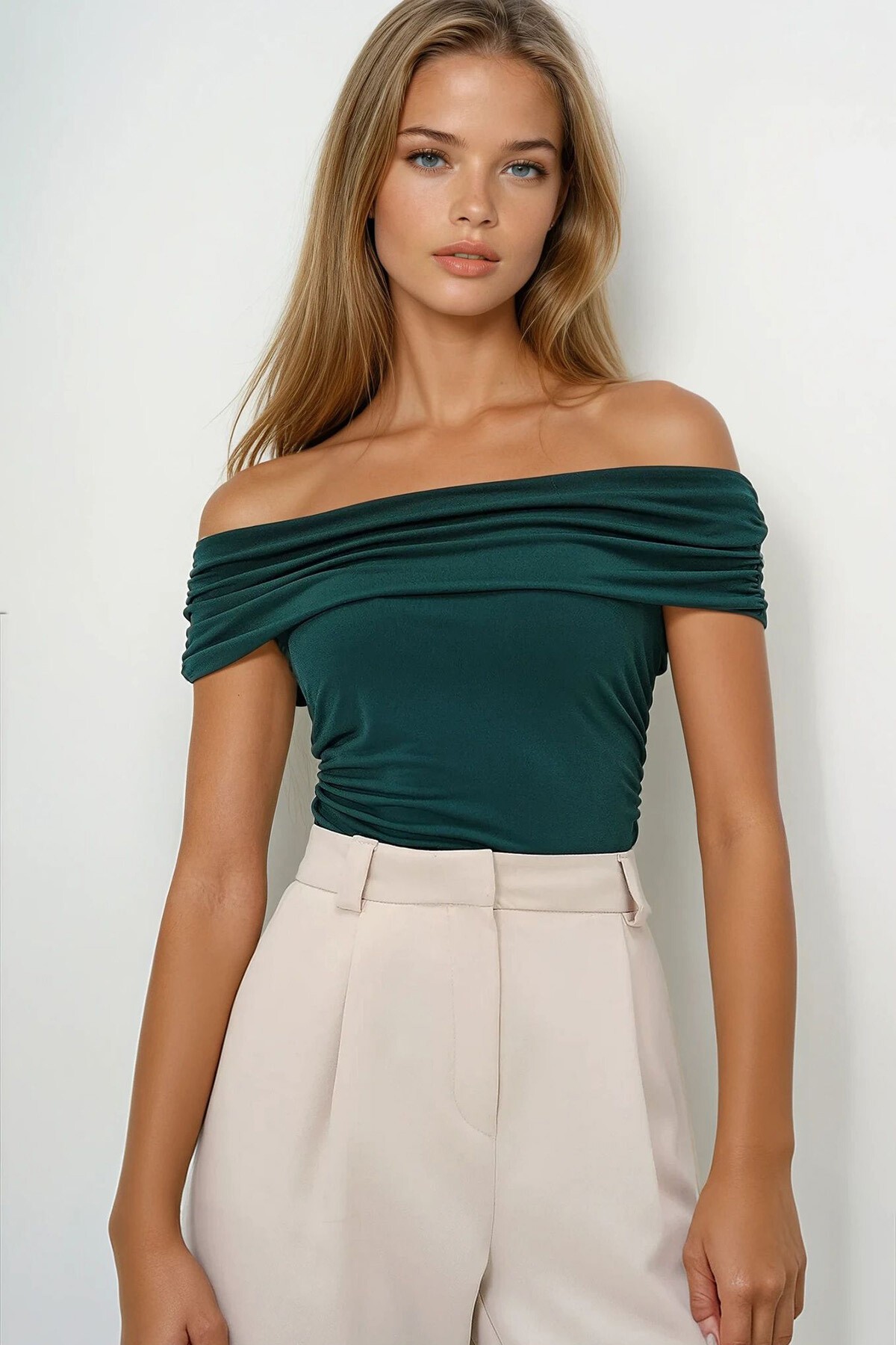 Zümrüt Yeşili Madonna Yaka Yanları Drapeli Kolsuz Sandy Bluz