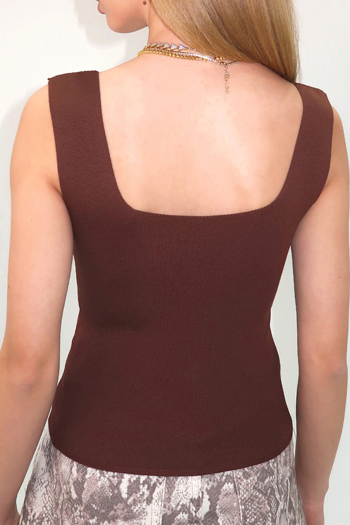 Acı Kahve Kare Yaka İnce Merserize Bluz