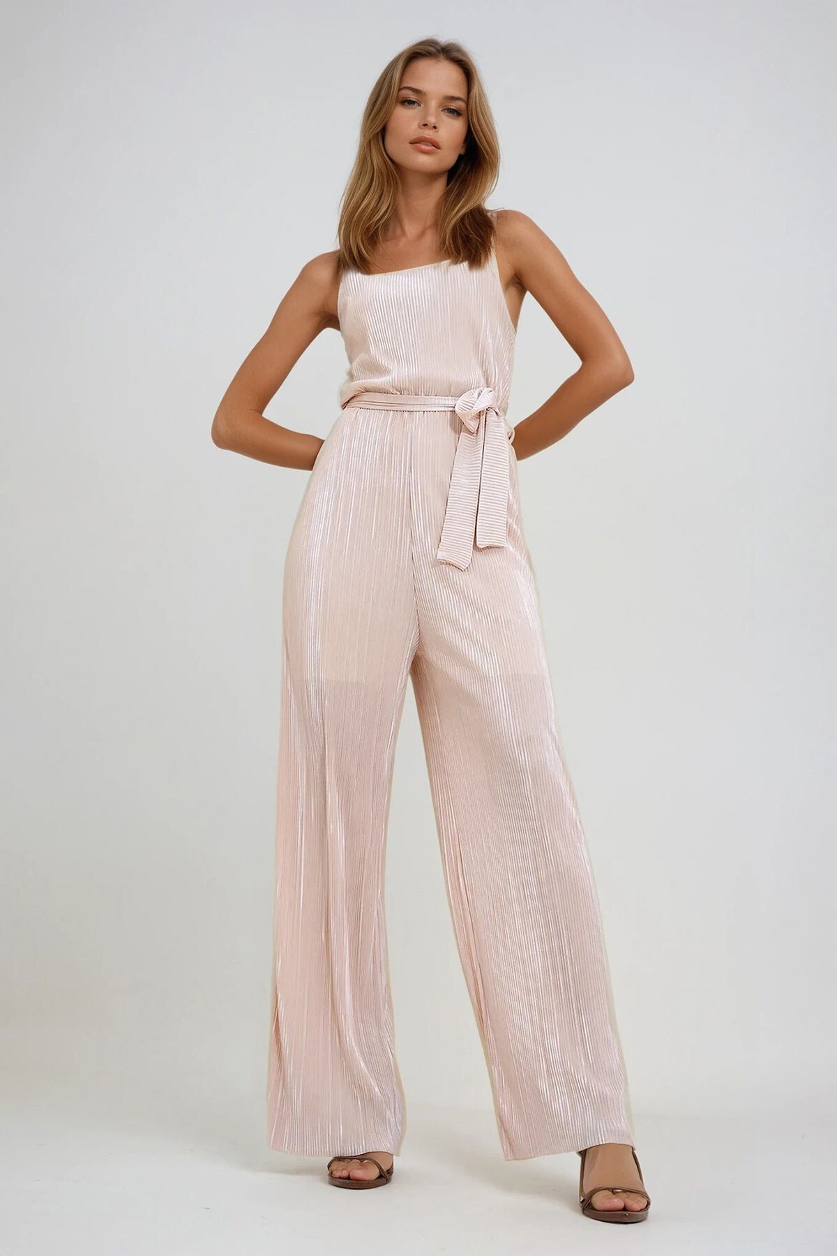 Açık Bej Askılı Beli Kemerli Göğüs Dekolteli Pileli Tulum