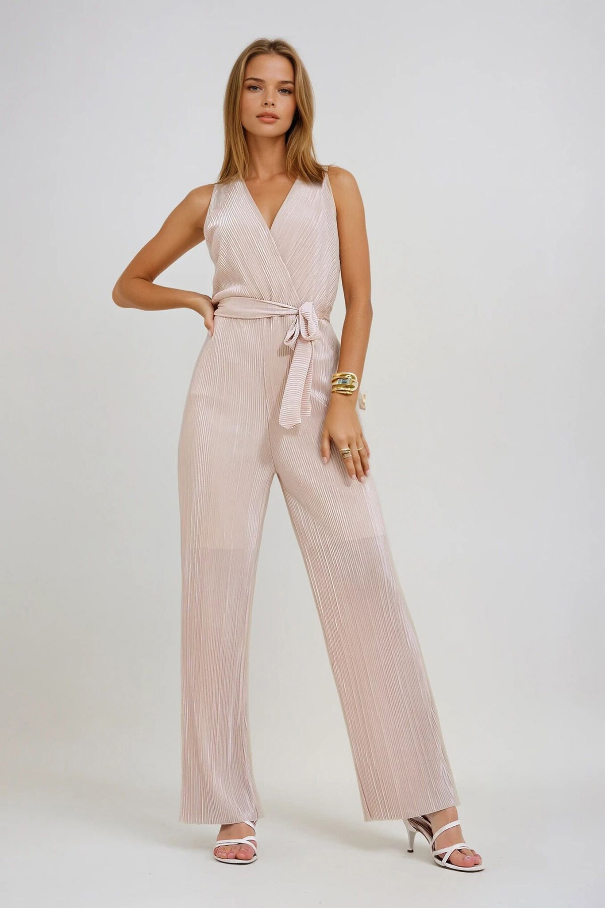 Açık Bej Kruvaze Yaka Beli Kemerli Göğüs Dekolteli Pileli Tulum