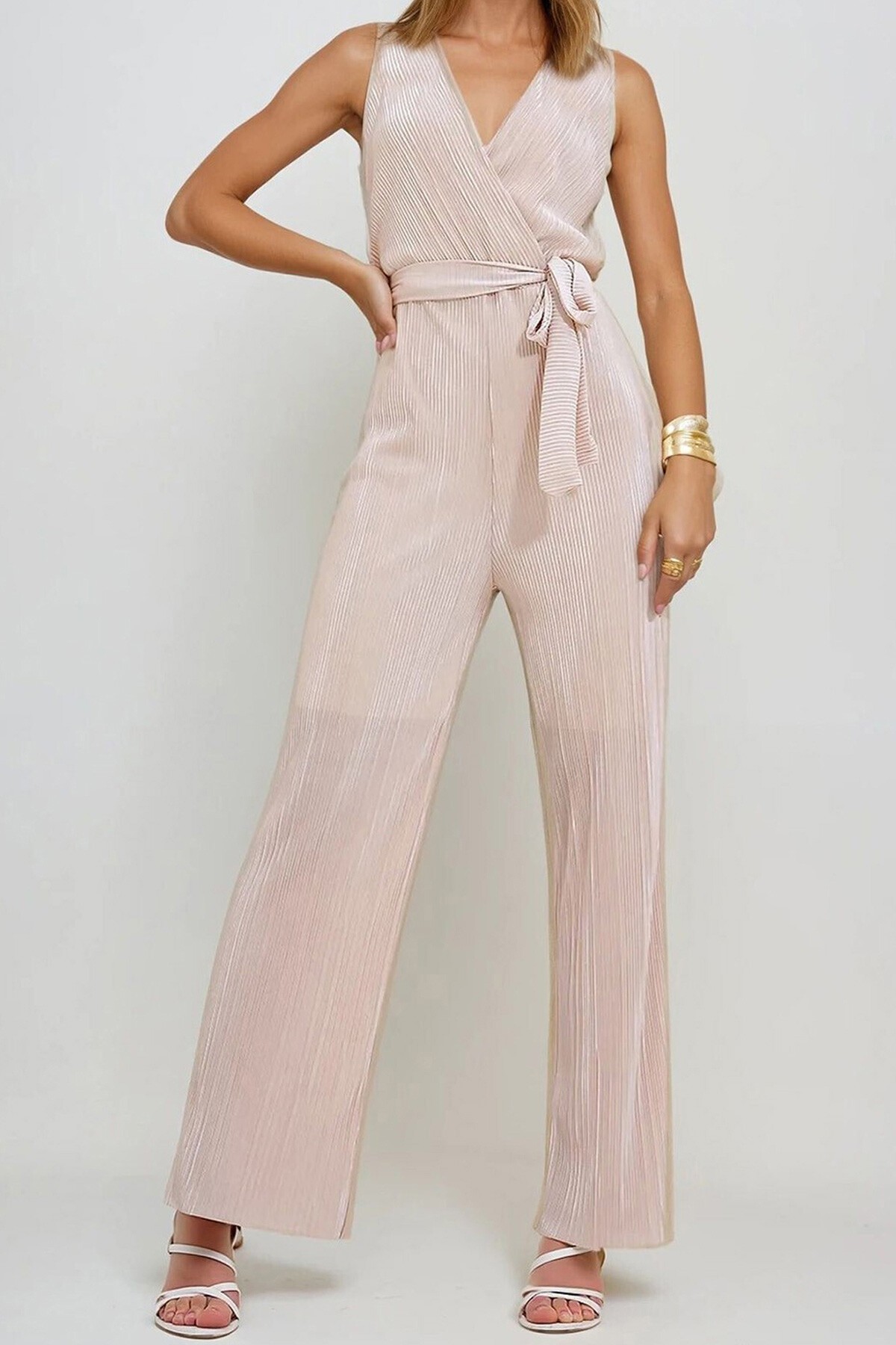 Açık Bej Kruvaze Yaka Beli Kemerli Göğüs Dekolteli Pileli Tulum