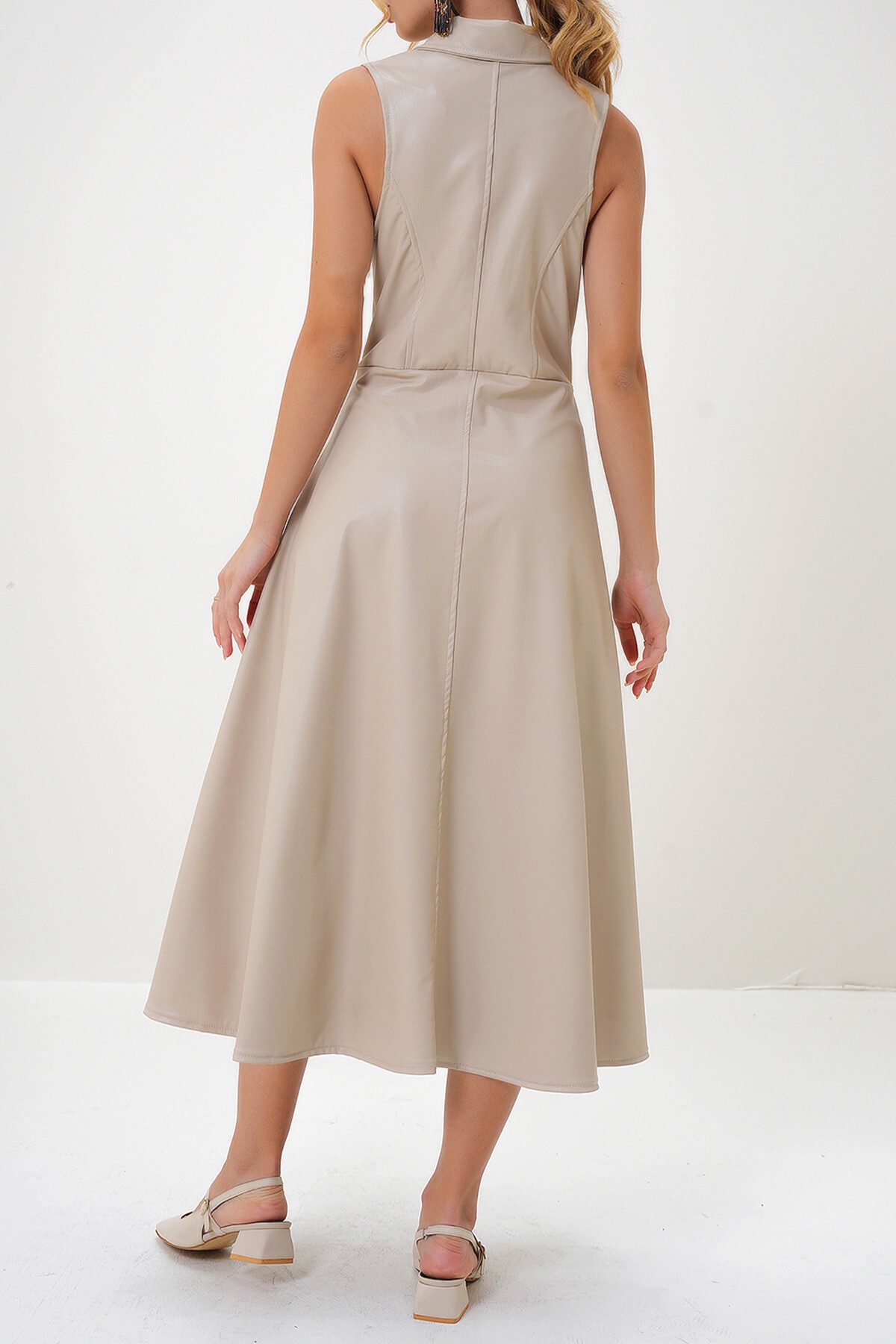 Açık Bej Kruvaze Yaka Suni Deri Kolsuz Elbise