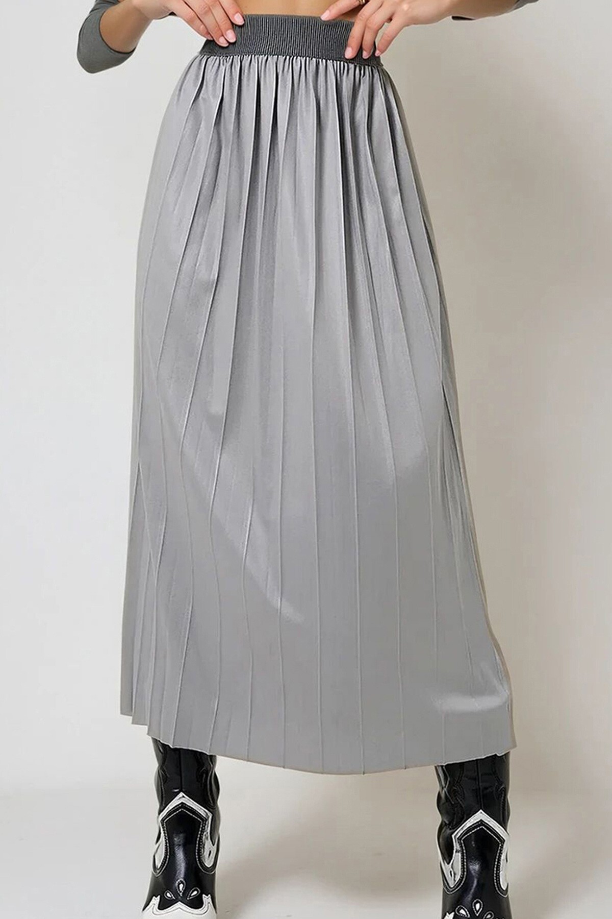 Açık Gri Beli Lastikli Geniş Pliseli Mevsimlik Uzun Etek