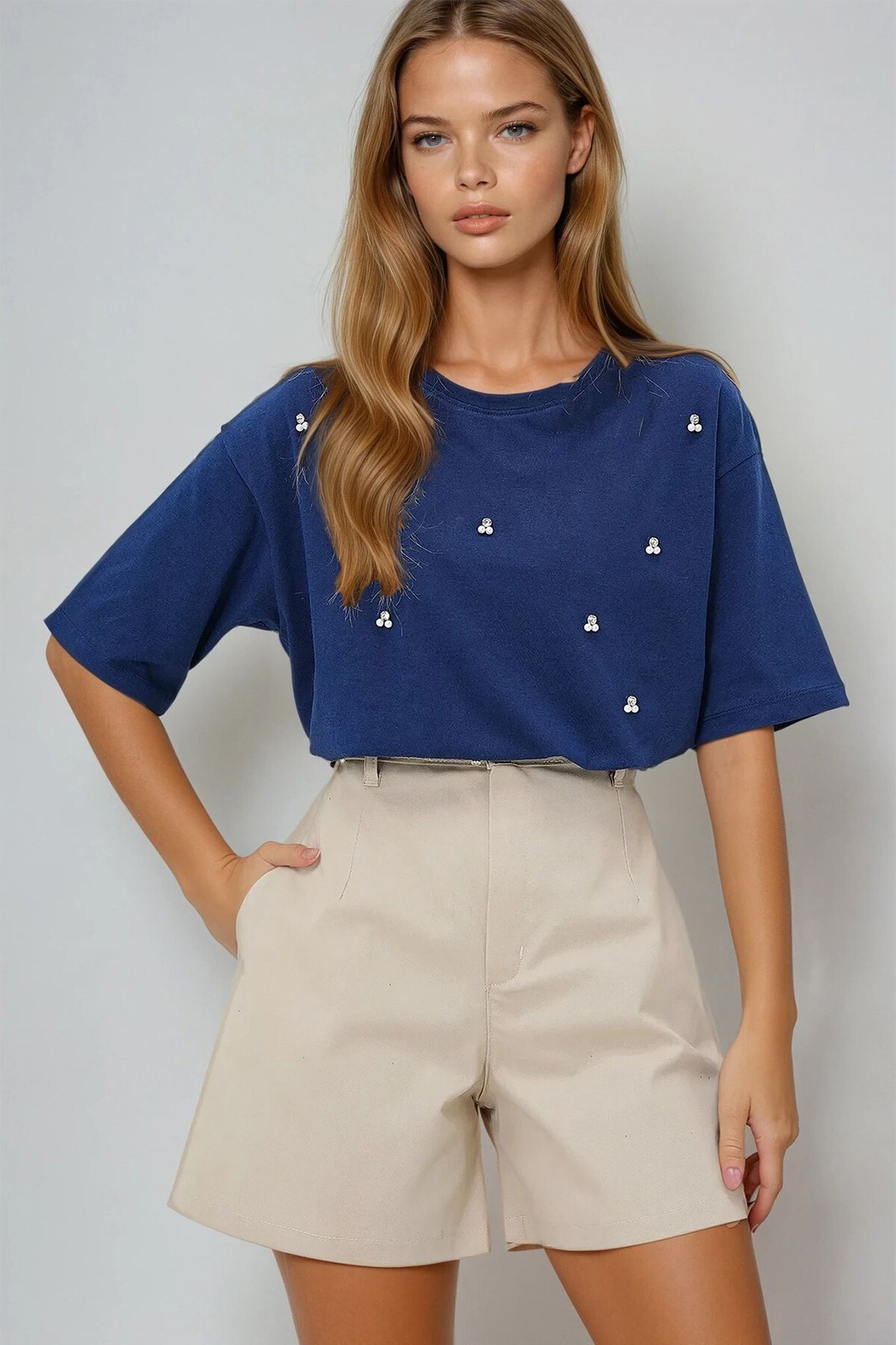 Açık Lacivert Bisiklet Yaka Oversize İnci Ve Taş İşlemeli T Shirt