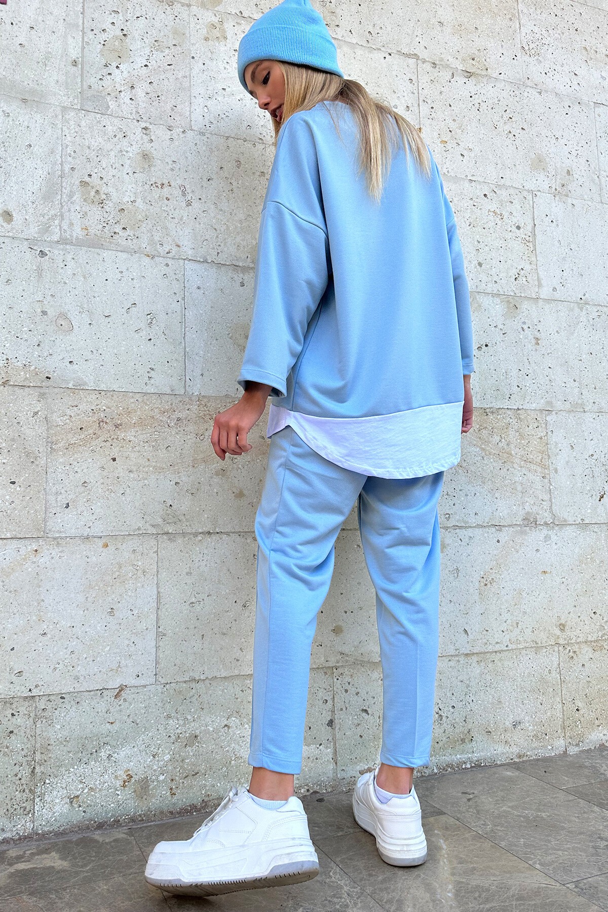 Açık Mavi Bisiklet Yaka Renk Garnili Bluz Ve Çift Cepli Nervür Dikişli Pantolon İkili Takım