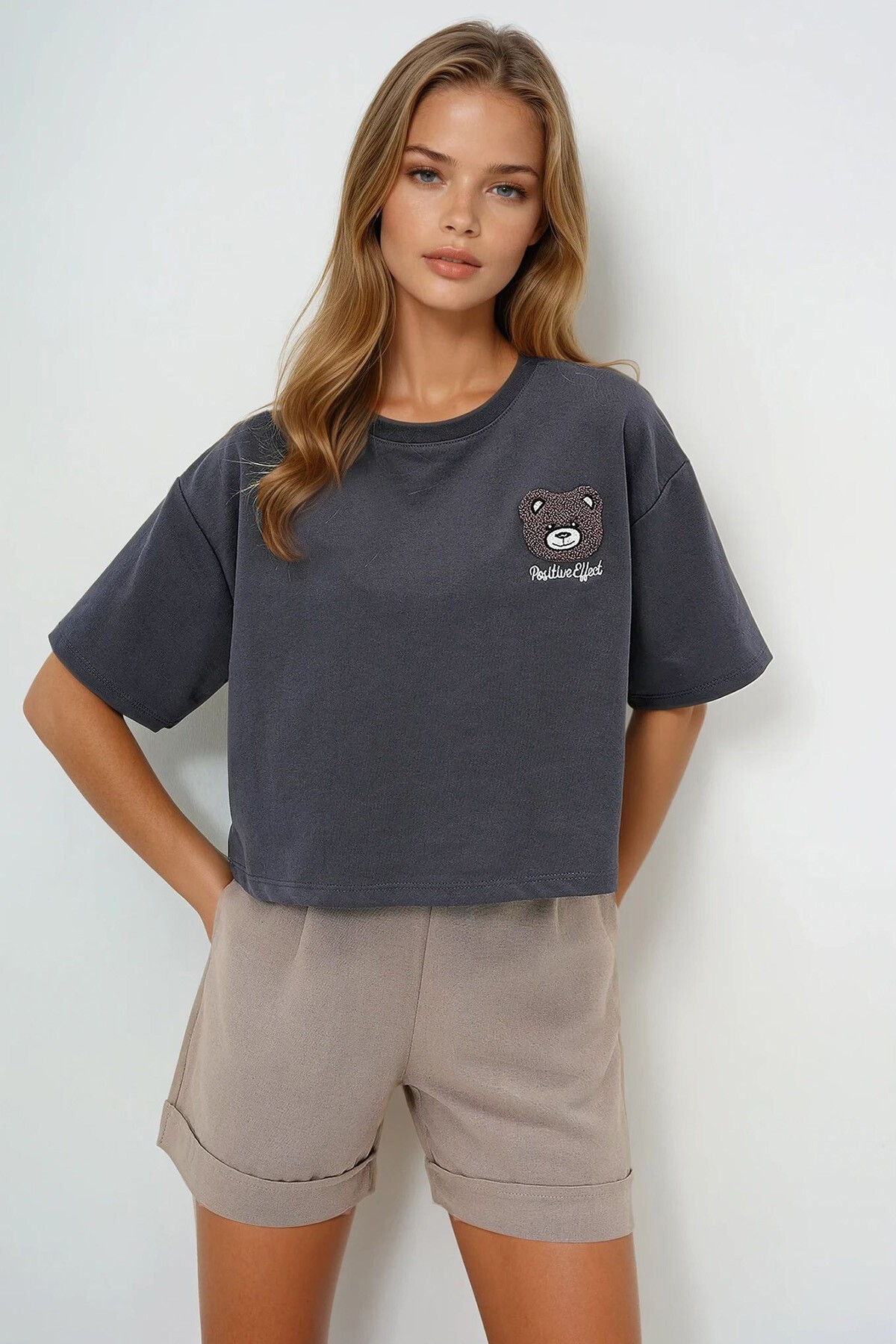 Antrasit Bisiklet Yaka Ayıcık Motifli Oversize Crop T Shırt