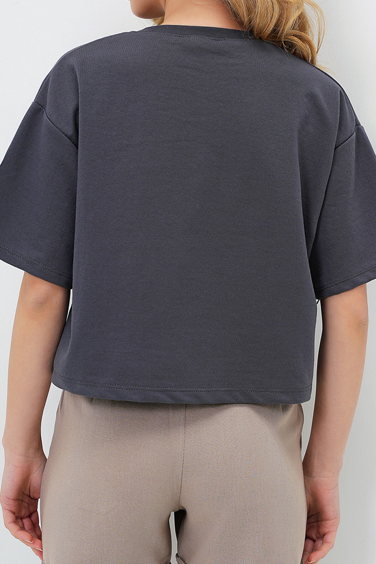 Antrasit Bisiklet Yaka Ayıcık Motifli Oversize Crop T Shırt