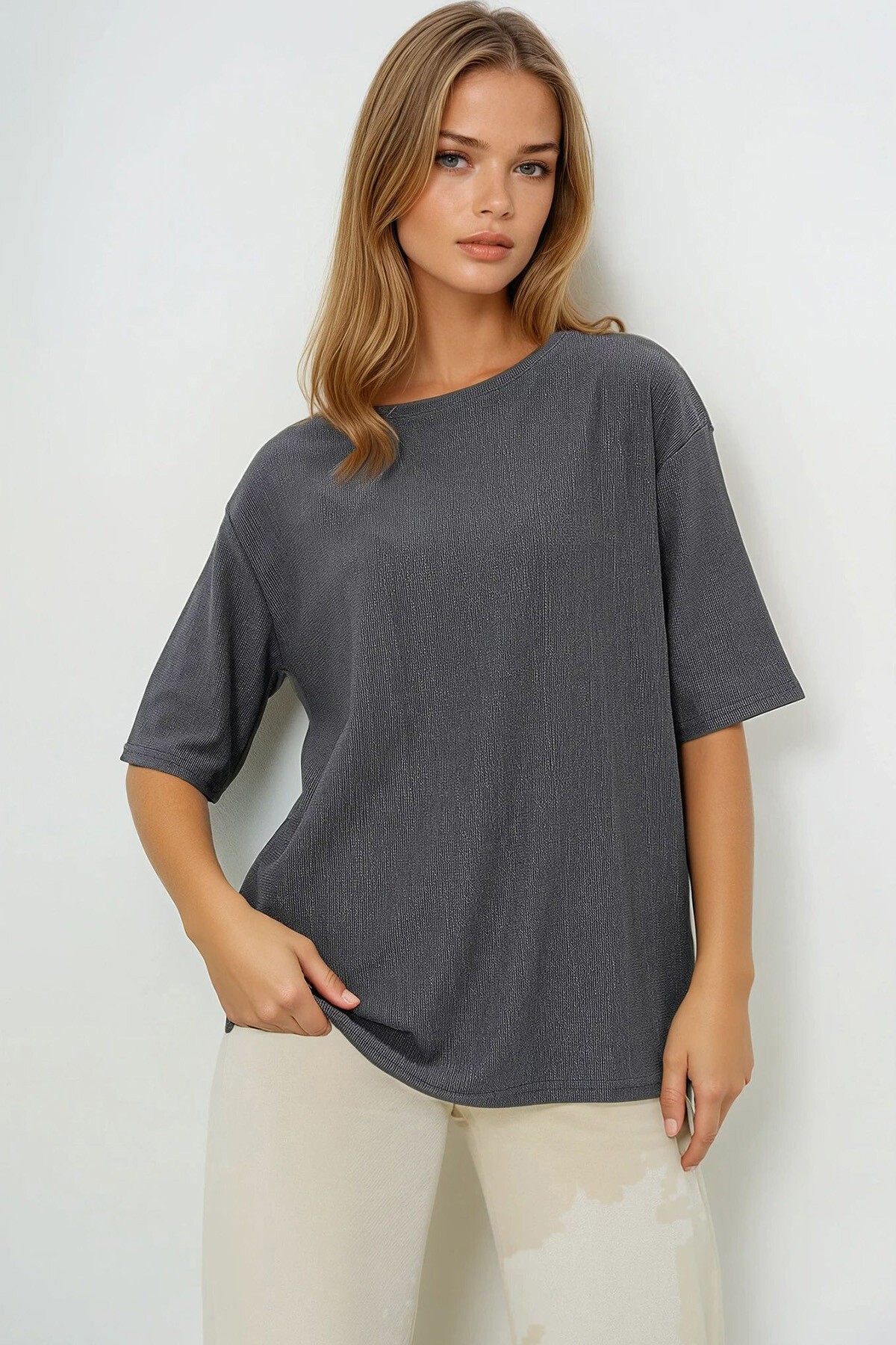 Antrasit Bisiklet Yaka Dokulu Basic T Shırt