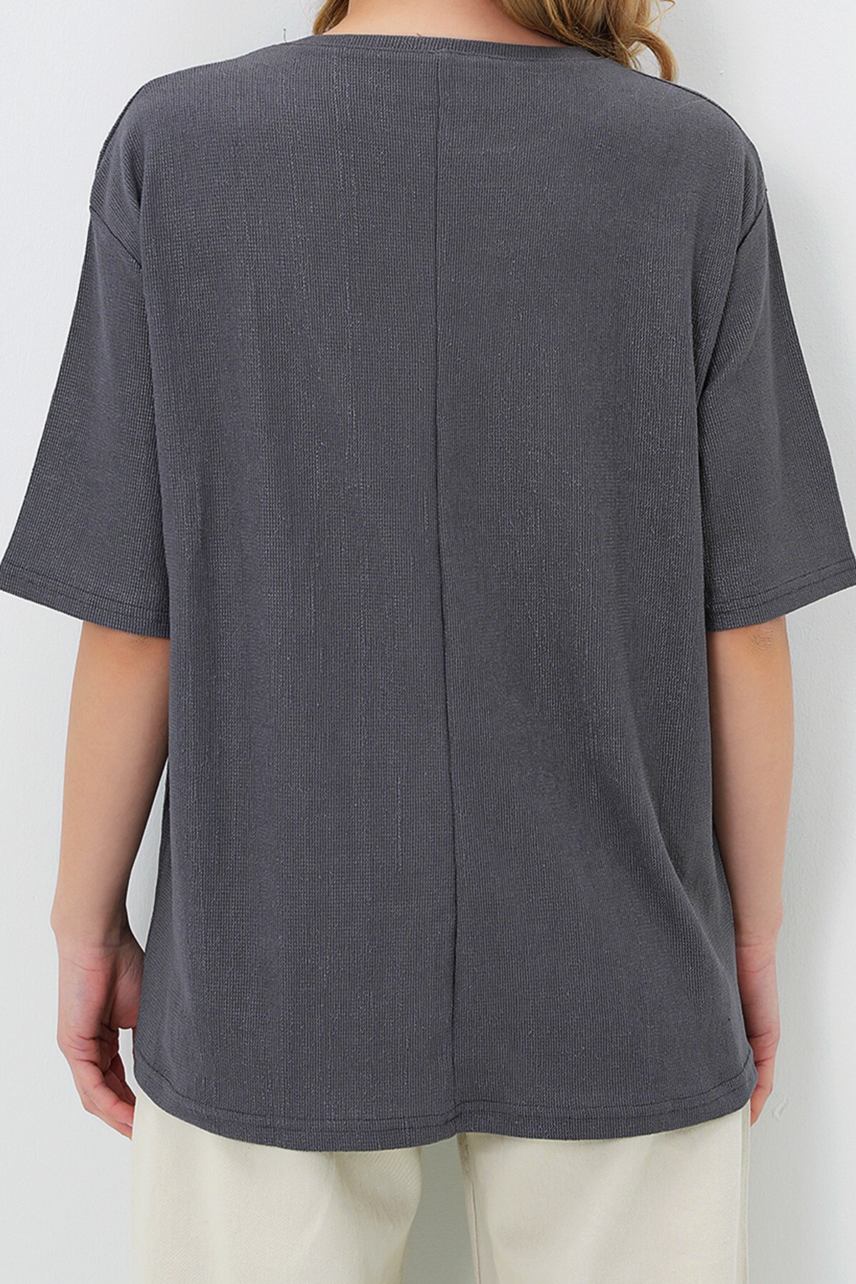 Antrasit Bisiklet Yaka Dokulu Basic T Shırt