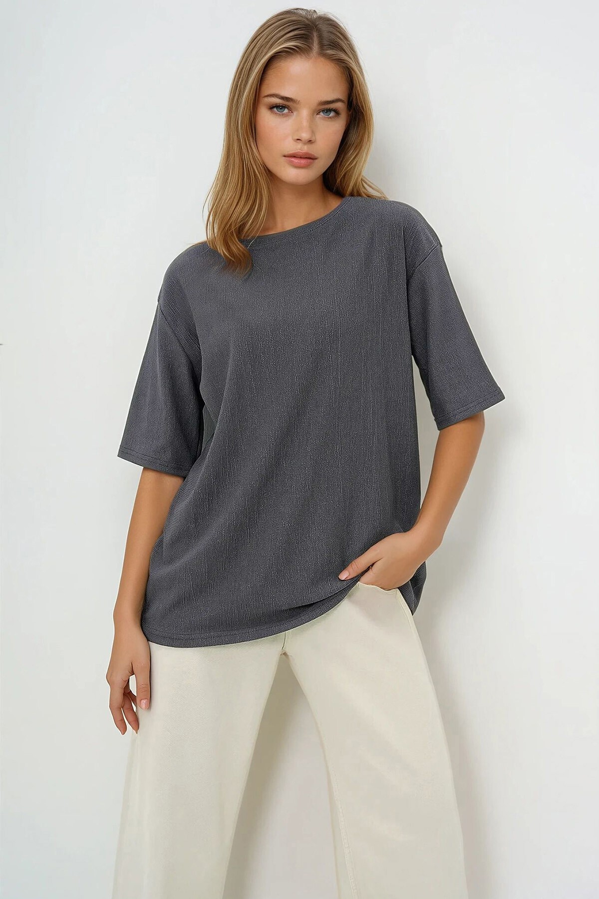 Antrasit Bisiklet Yaka Dokulu Basic T Shırt