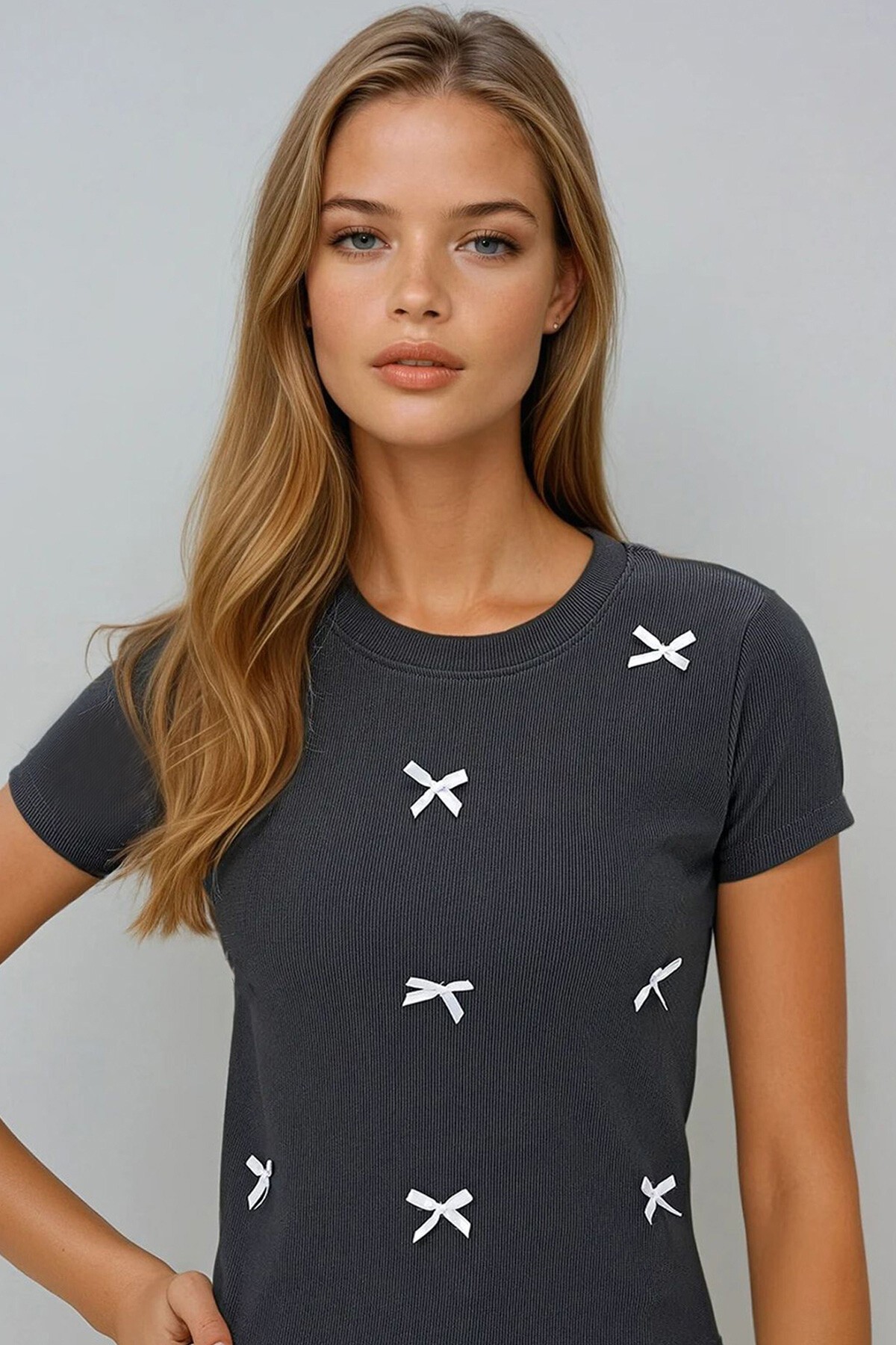 Antrasit Bisiklet Yaka Fiyonk Süslü Crop Bluz