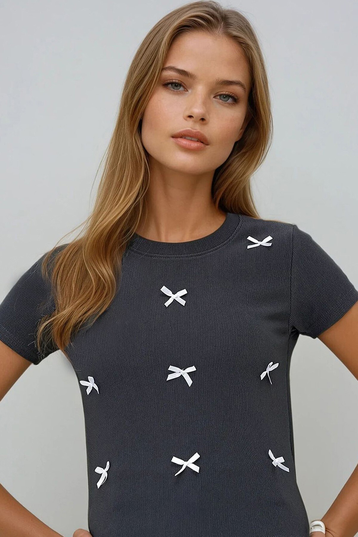 Antrasit Bisiklet Yaka Fiyonk Süslü Crop Bluz