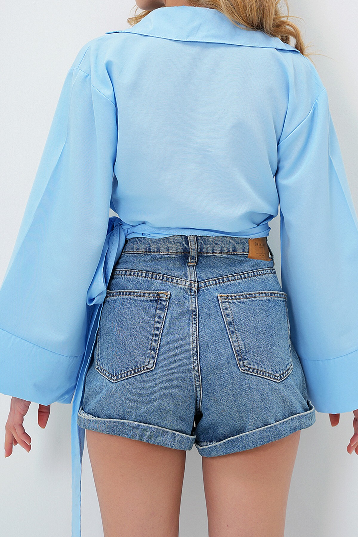 Bebe Mavi Geniş Manşetli Kol Detaylı Önü Bağlamalı Poplin Gömlek