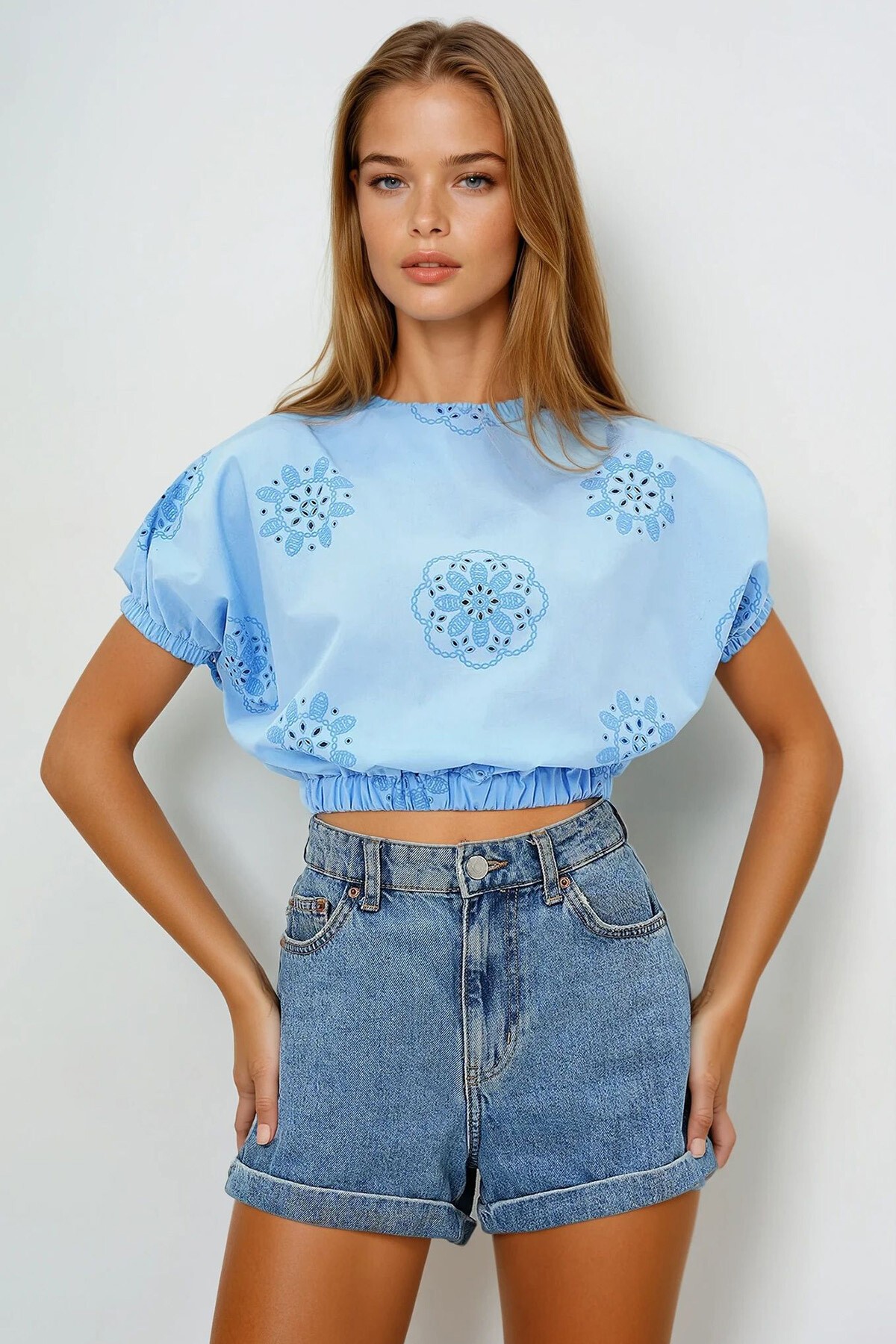 Bebe Mavi Geniş Yaka Güpür Premium Crop Dokuma Bluz