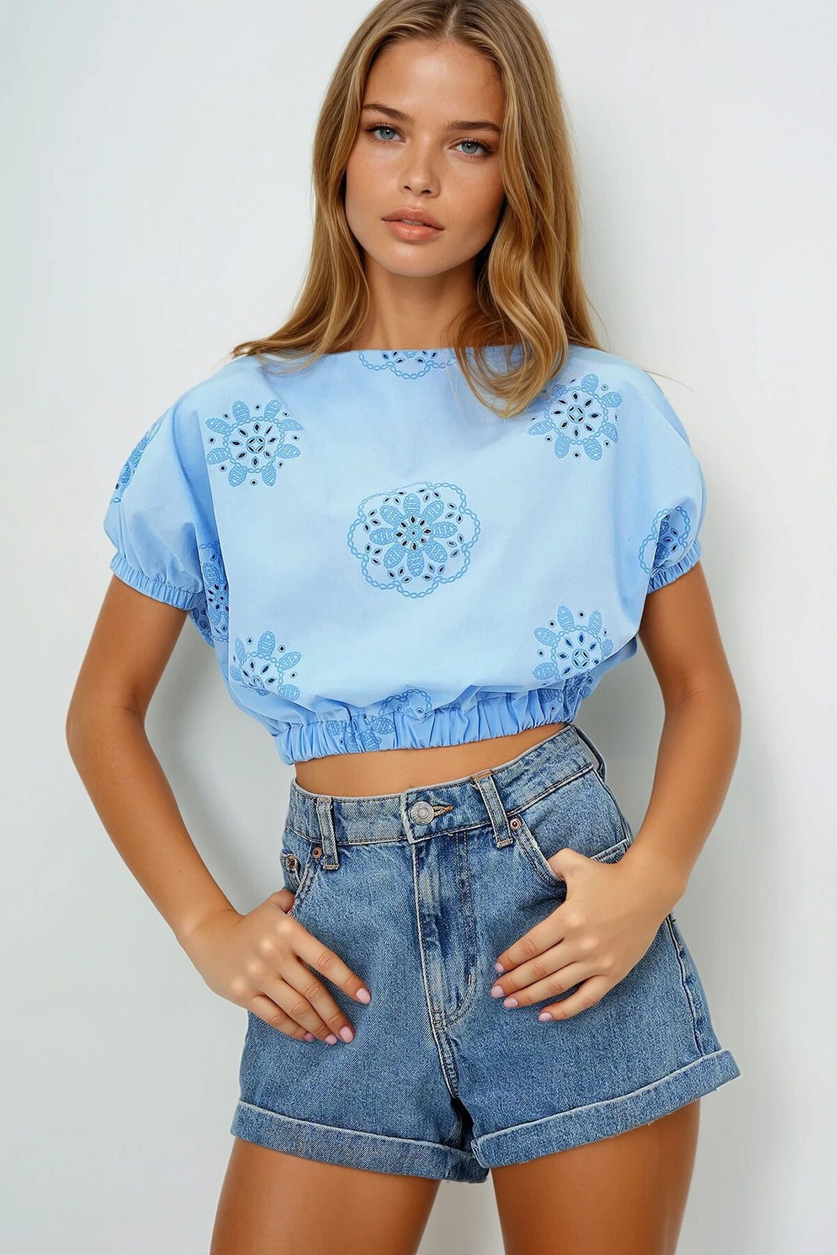 Bebe Mavi Geniş Yaka Güpür Premium Crop Dokuma Bluz