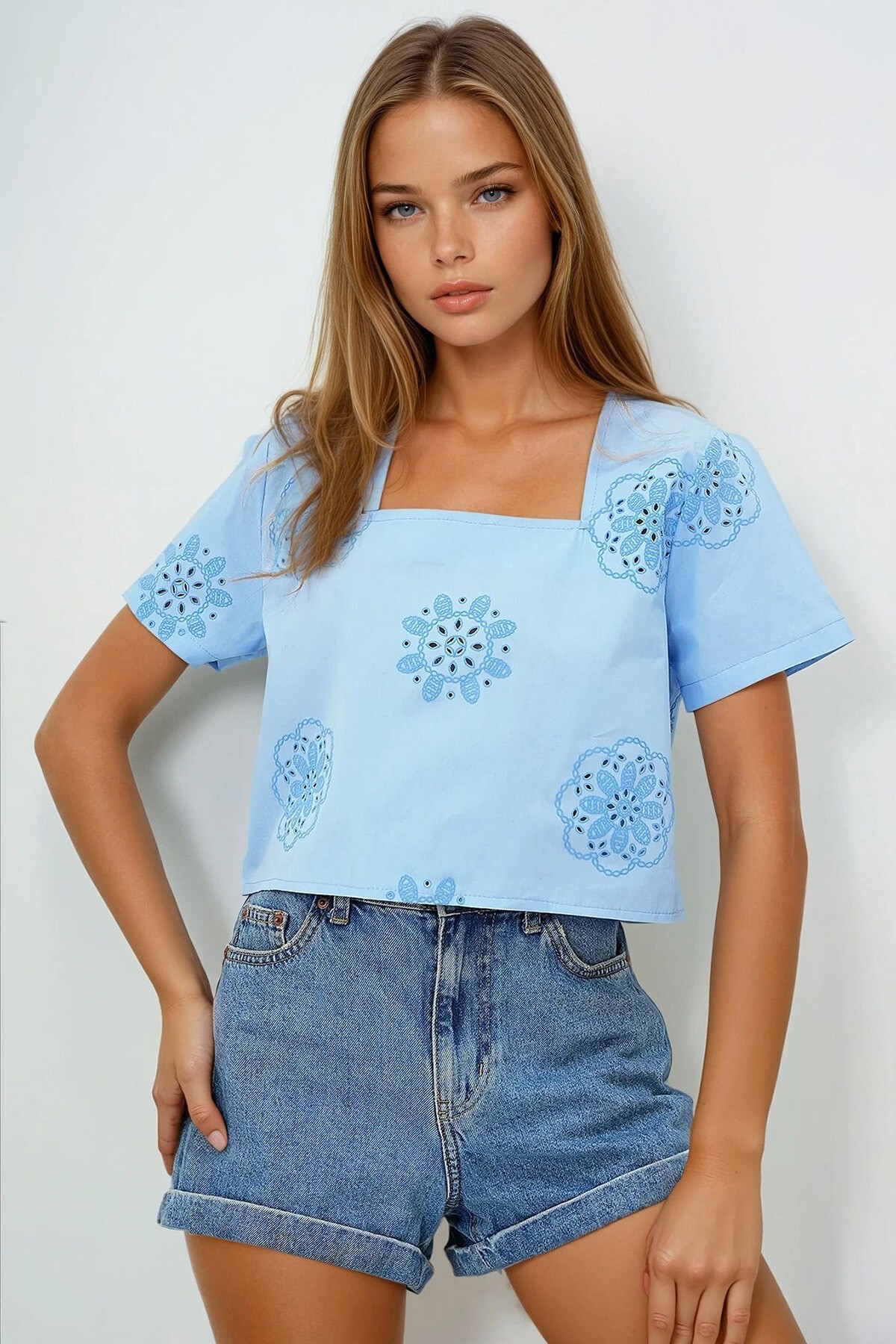 Bebe Mavi Kare Yaka Güpür Premium Dokuma Crop Bluz