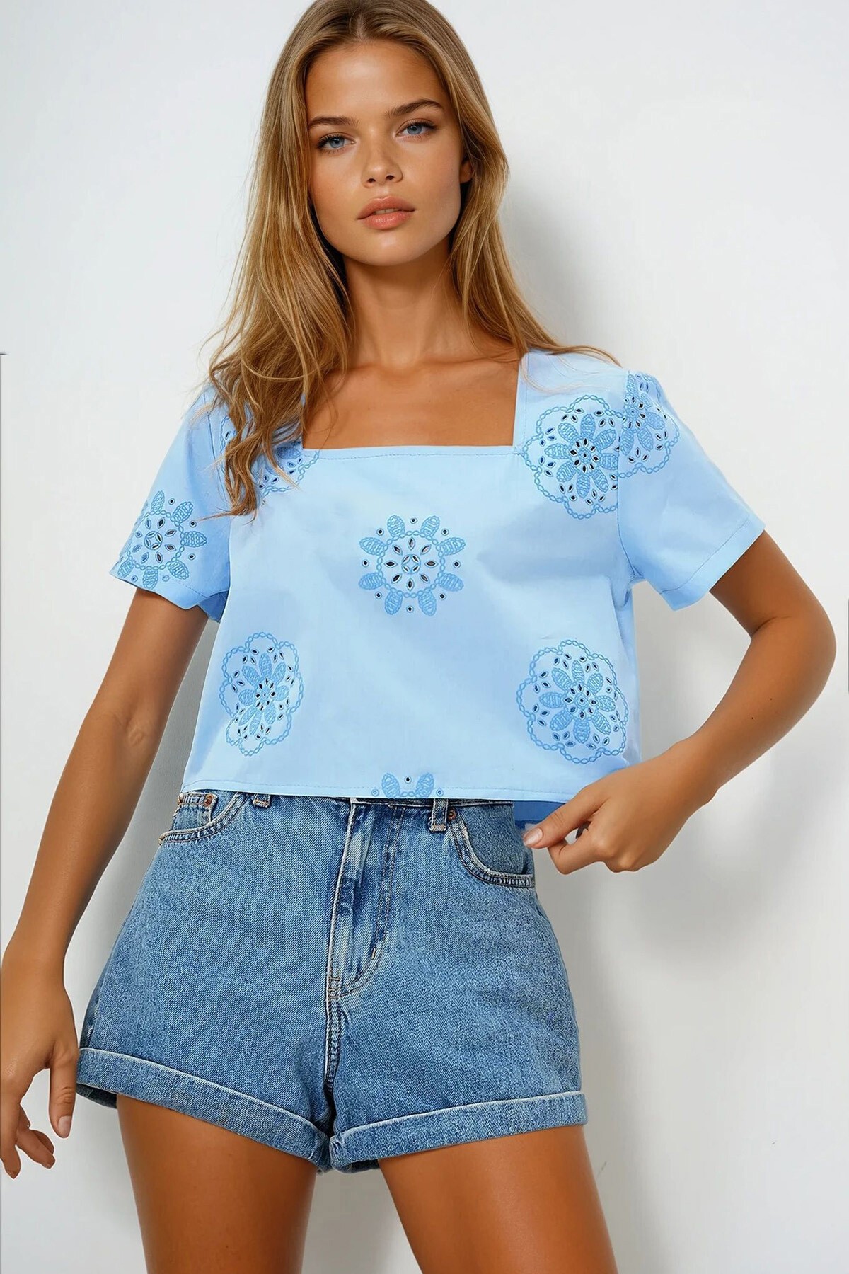 Bebe Mavi Kare Yaka Güpür Premium Dokuma Crop Bluz