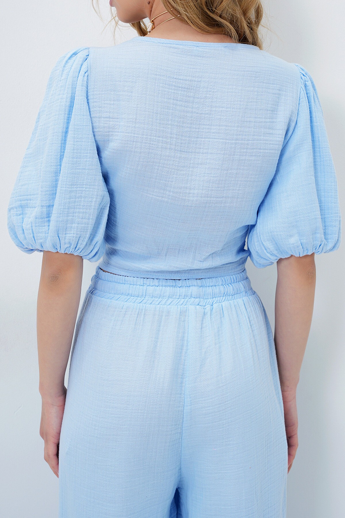 Bebe Mavi V Yaka Balon Kol Yandan Fermuarlı Müslin Kumaş Crop Bluz