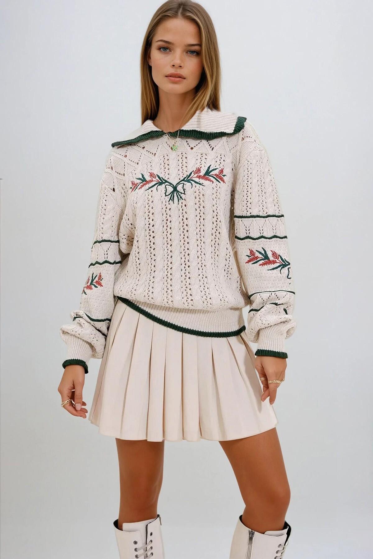 Bej Bebe Yaka Nakış İşlemeli Triko Kazak