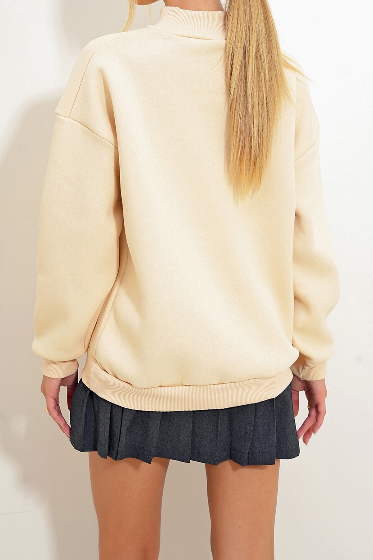 Bej Bisiklet Yaka Basic Sweatshirt