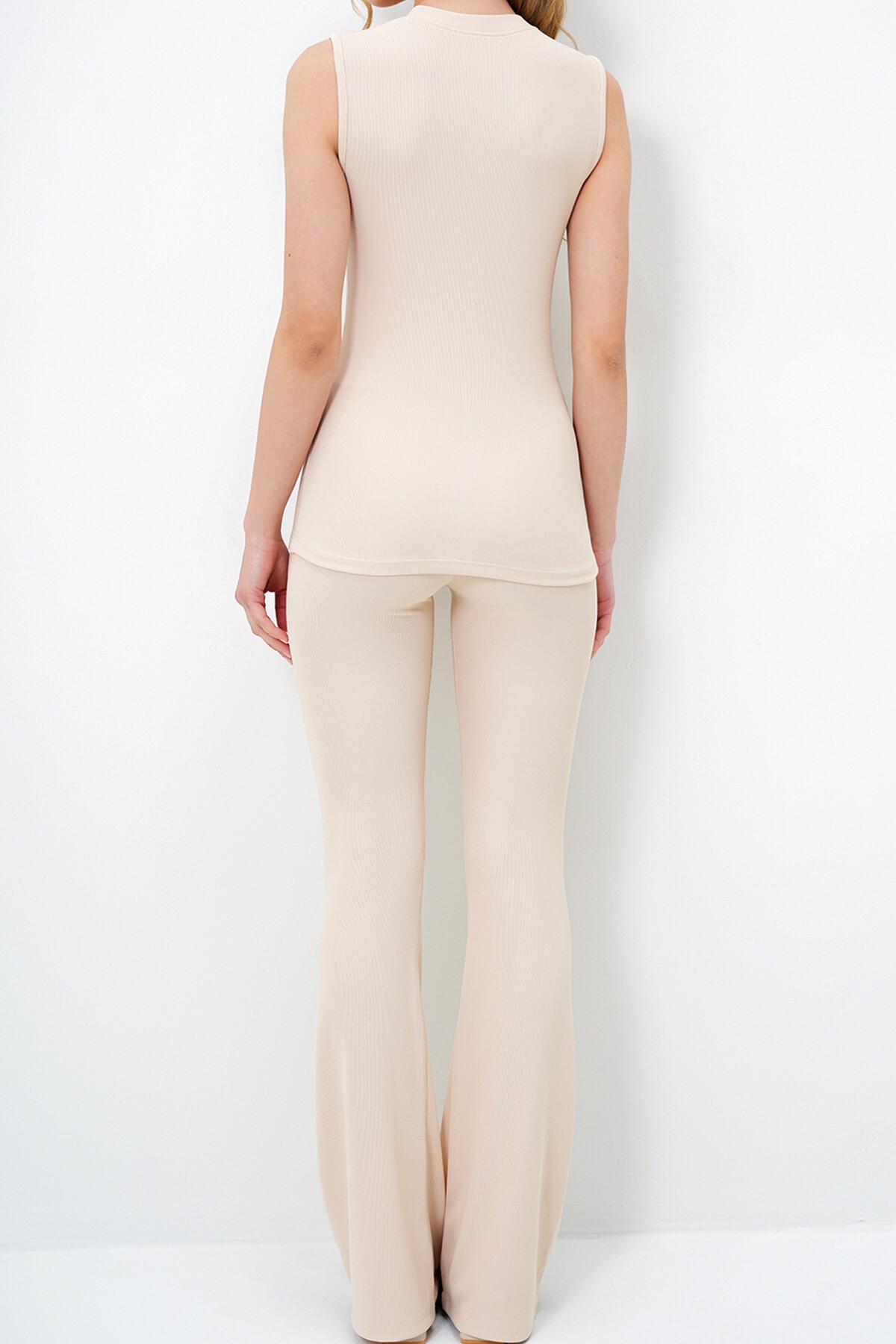 Bej Bisiklet Yaka Gold Düğmeli Önden Yırtmaçlı Ottoban Bluz Ve İspanyol Paça Pantolon Takım