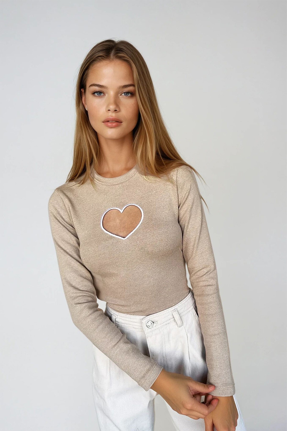 Bej Bisiklet Yaka Kalp Nakış Dekolteli Kaşkorse Bluz