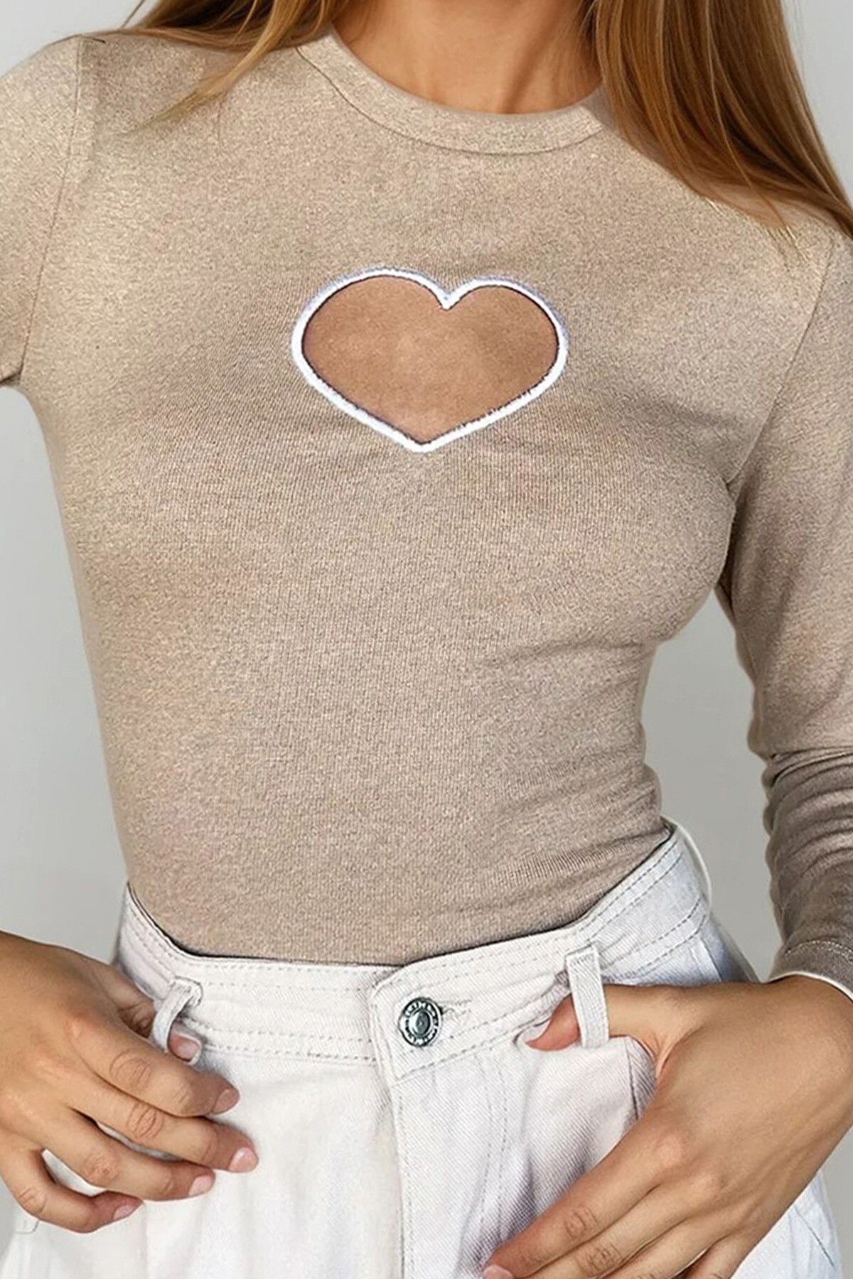 Bej Bisiklet Yaka Kalp Nakış Dekolteli Kaşkorse Bluz