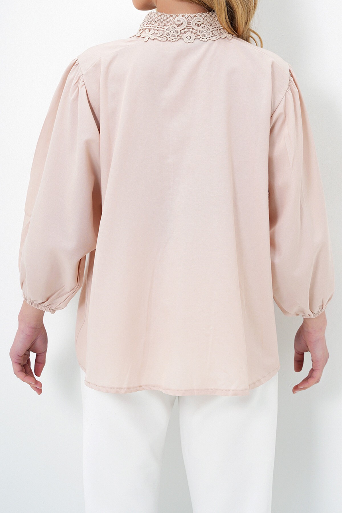 Bej Dantel Yaka Balon Kol Poplin Gömlek